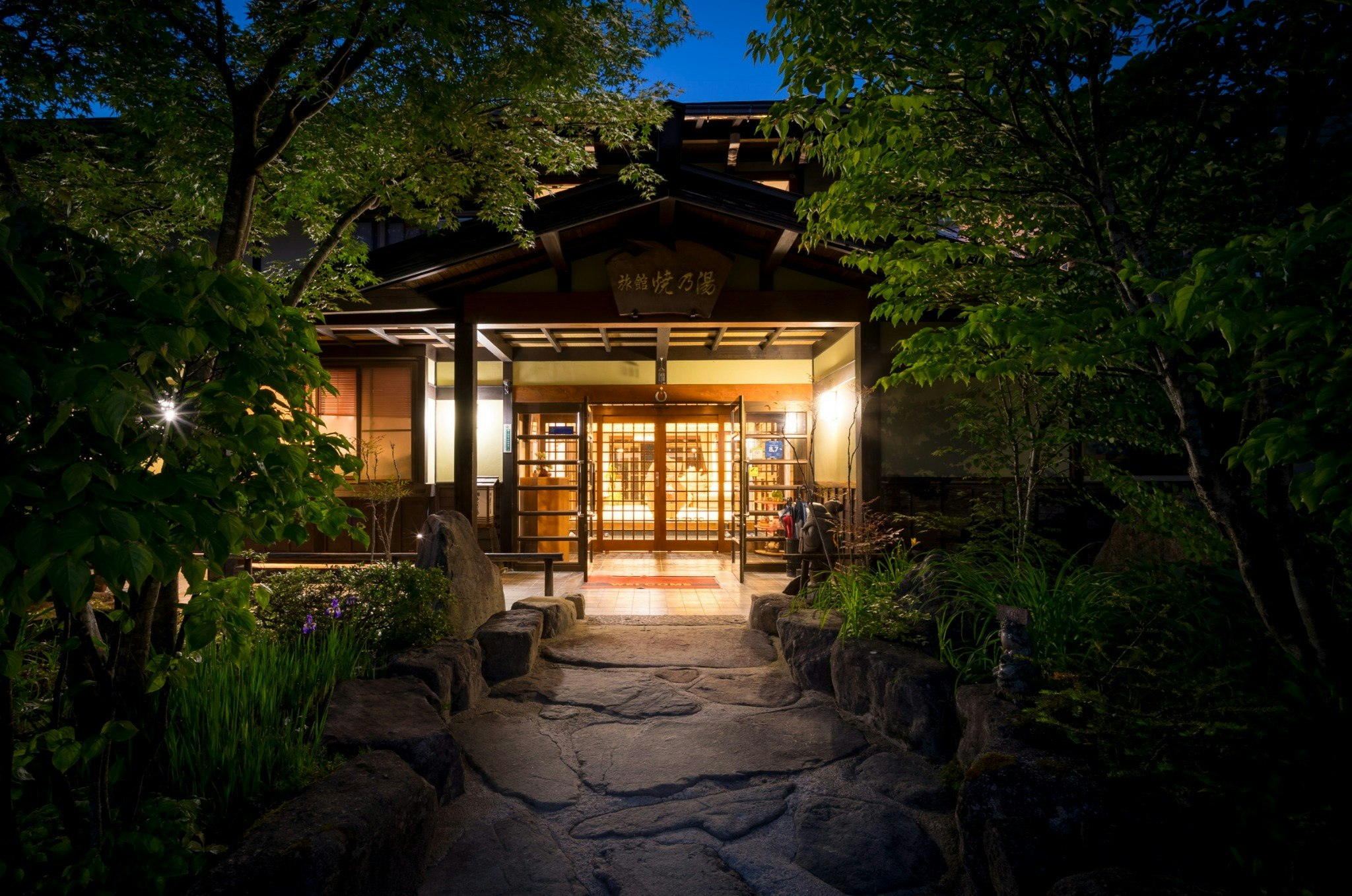 【2食付き】日本庭園ビュー!旅館 焼乃湯 和室10畳(4名・洗浄トイレ付) 24時間貸切風呂無料!