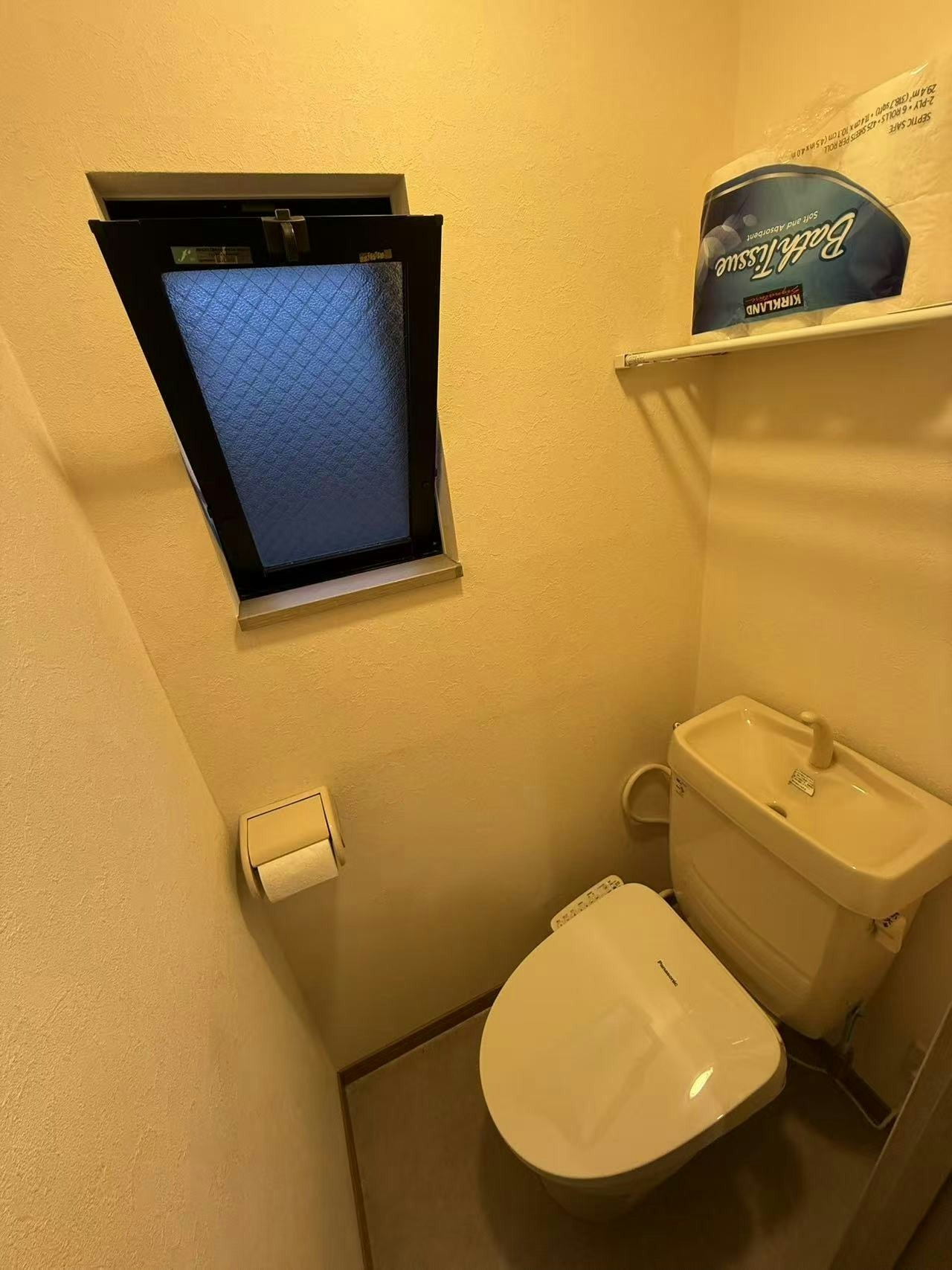 博多の中心地近く/渡辺通駅から徒歩10分/4名まで/大型ショッピングモール徒歩圏