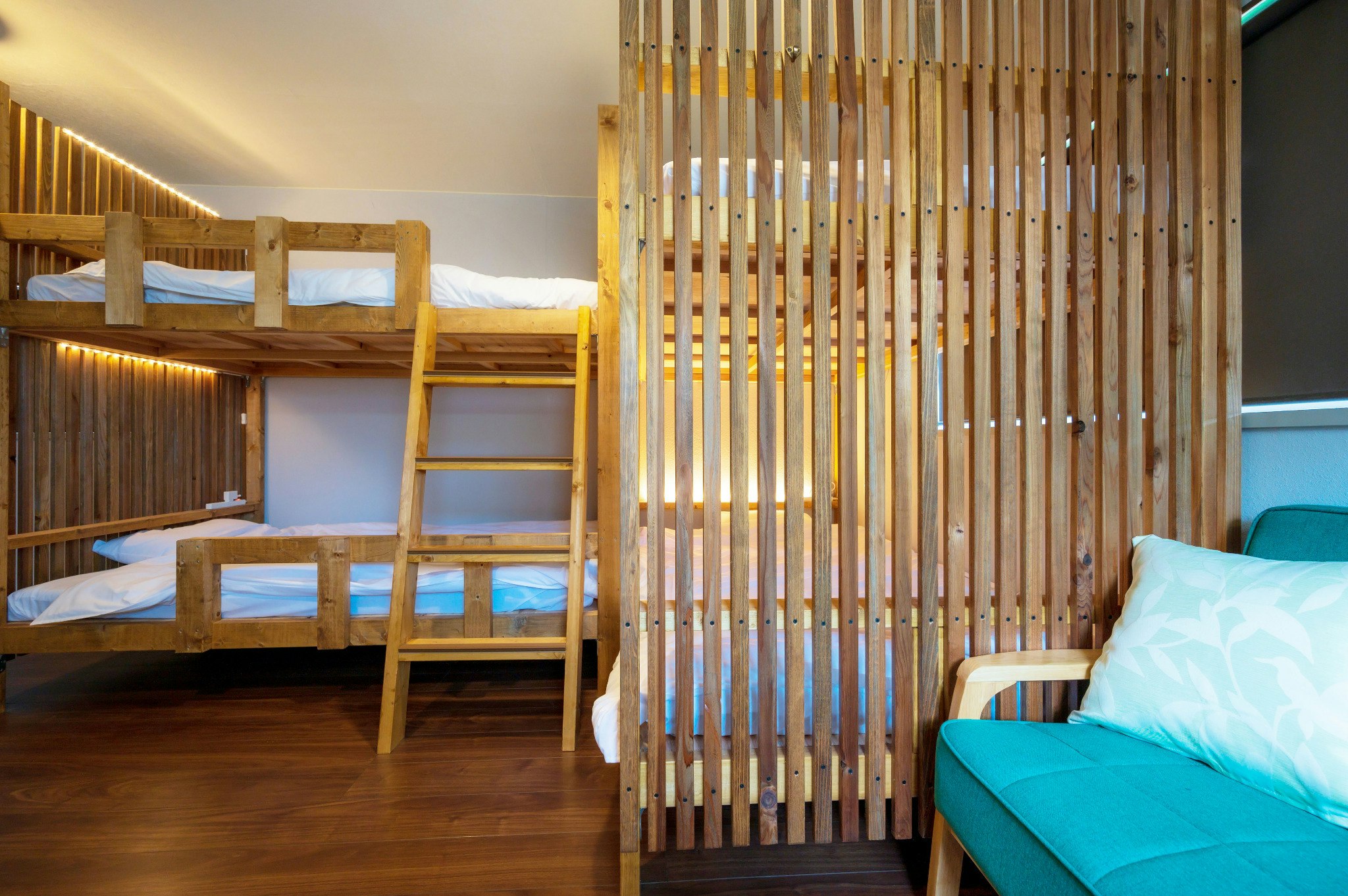 アジアンテイストで中型犬までのぺットとゆったりくつろげる、落ち着く一軒家