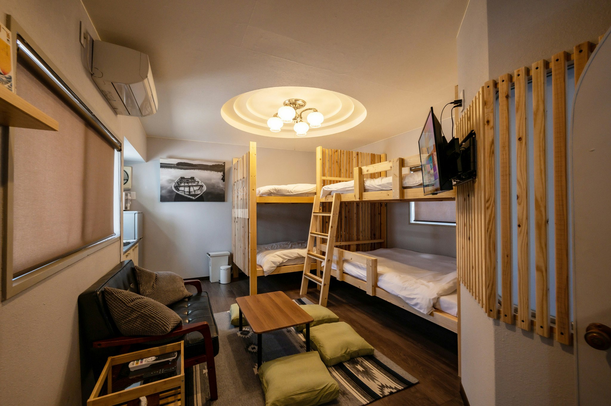 北欧テイストで中型犬までのぺットと一緒にゆったりくつろげる落ち着く一軒家