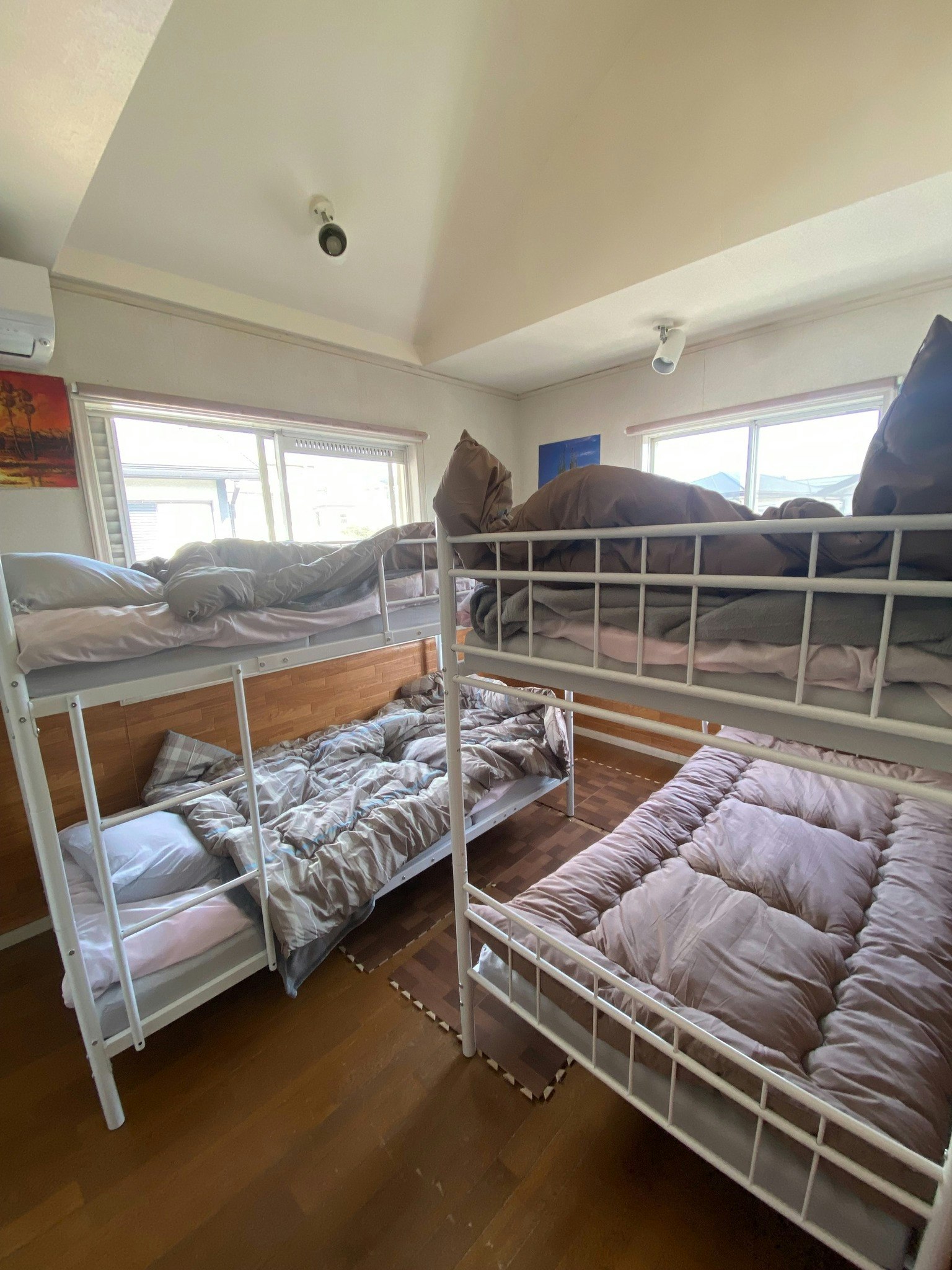 サウナとジビエ料理を楽しめる。自然体験も。ドミトリー(男女兼用相部屋 定員4名)のみ