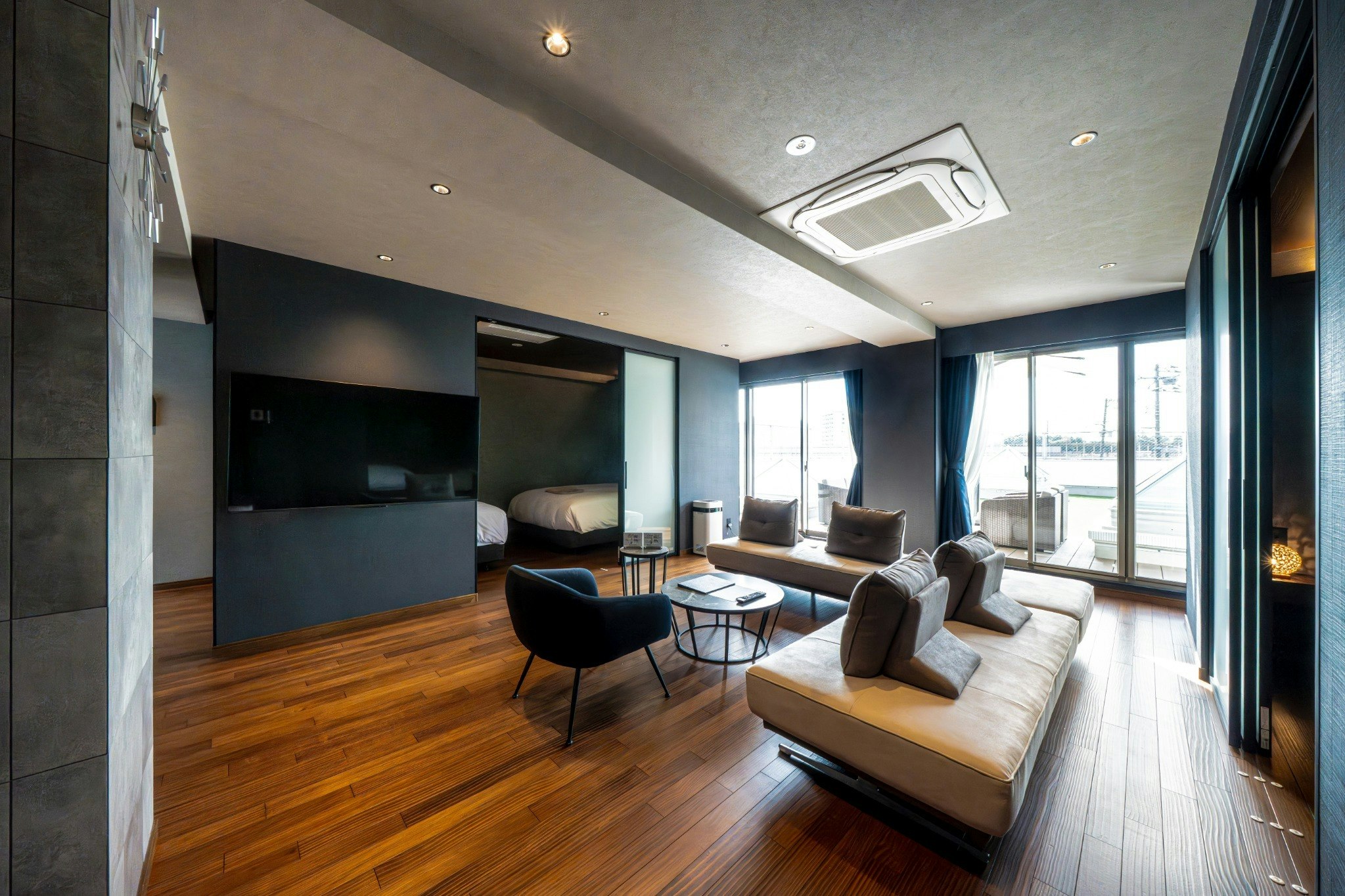 2025年4月オープン!!3階(70m2・禁煙)ウッドデッキバルコニー(130m2)付き【G301】