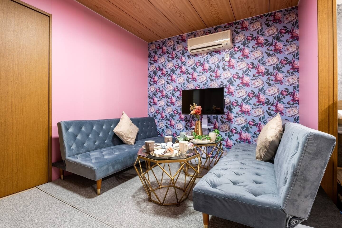 通天閣徒歩19分、JR今宮駅徒歩1分、地下鉄大国町駅徒歩7分、木津市場徒歩13分!