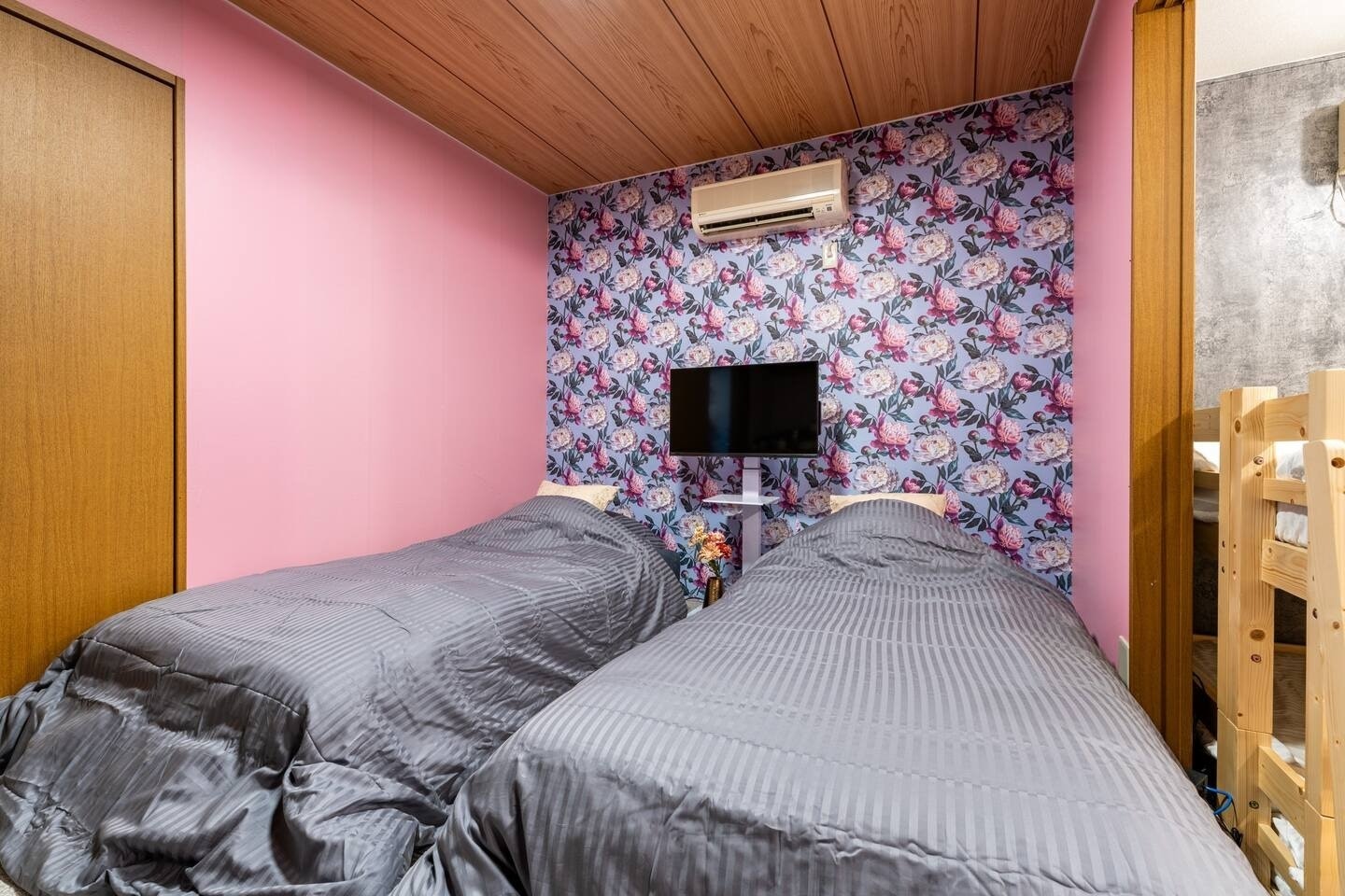 通天閣徒歩19分、JR今宮駅徒歩1分、地下鉄大国町駅徒歩7分、木津市場徒歩13分!