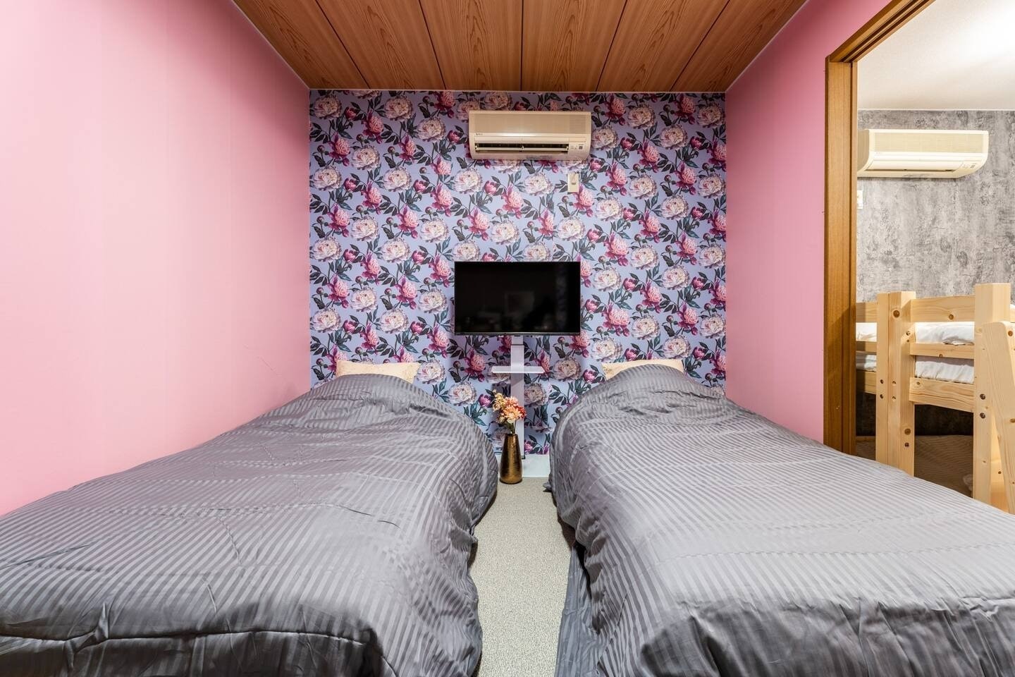 通天閣徒歩19分、JR今宮駅徒歩1分、地下鉄大国町駅徒歩7分、木津市場徒歩13分!