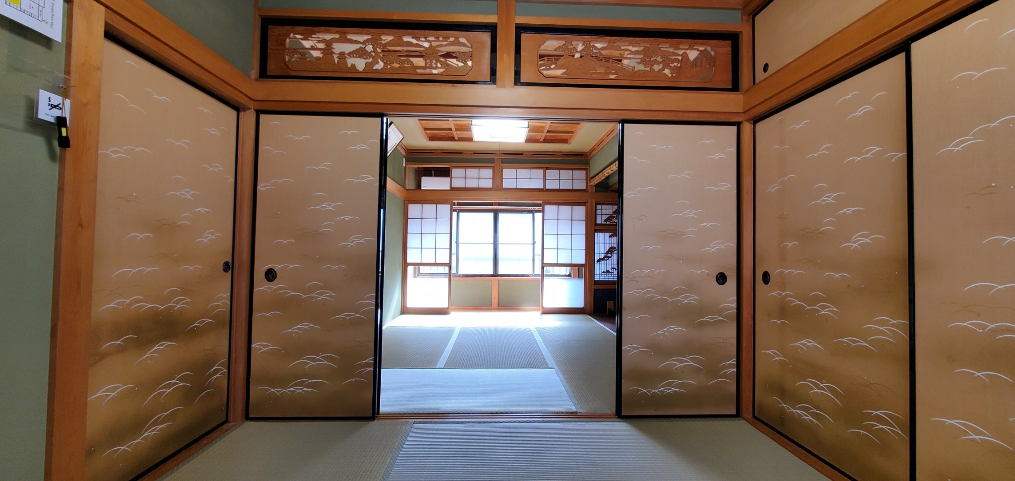23.客室梅から客室椿を望む