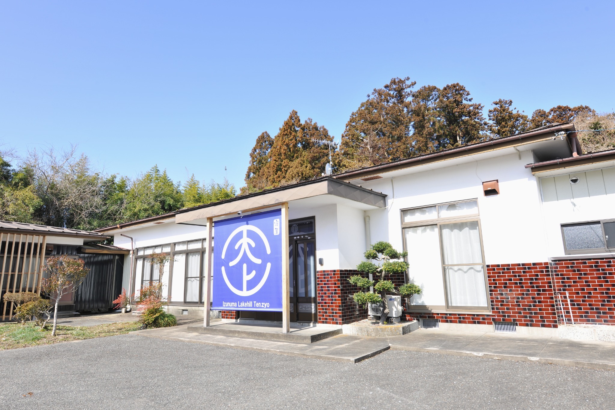 ファミリーやグループに最適!古民家をリフォームした1日1組限定の貸切宿