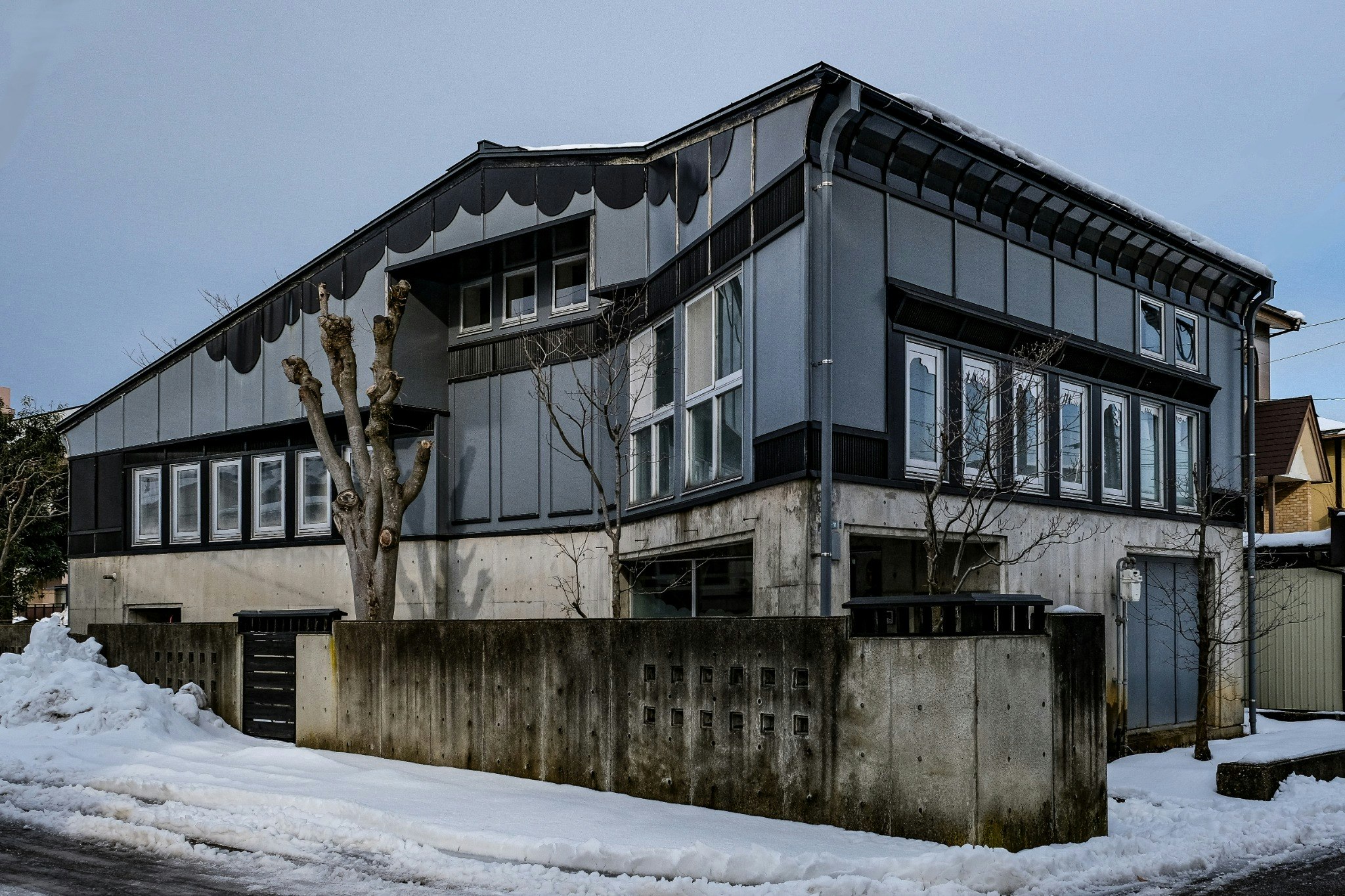 建築家・原広司の住宅作品に泊まる一棟貸し宿