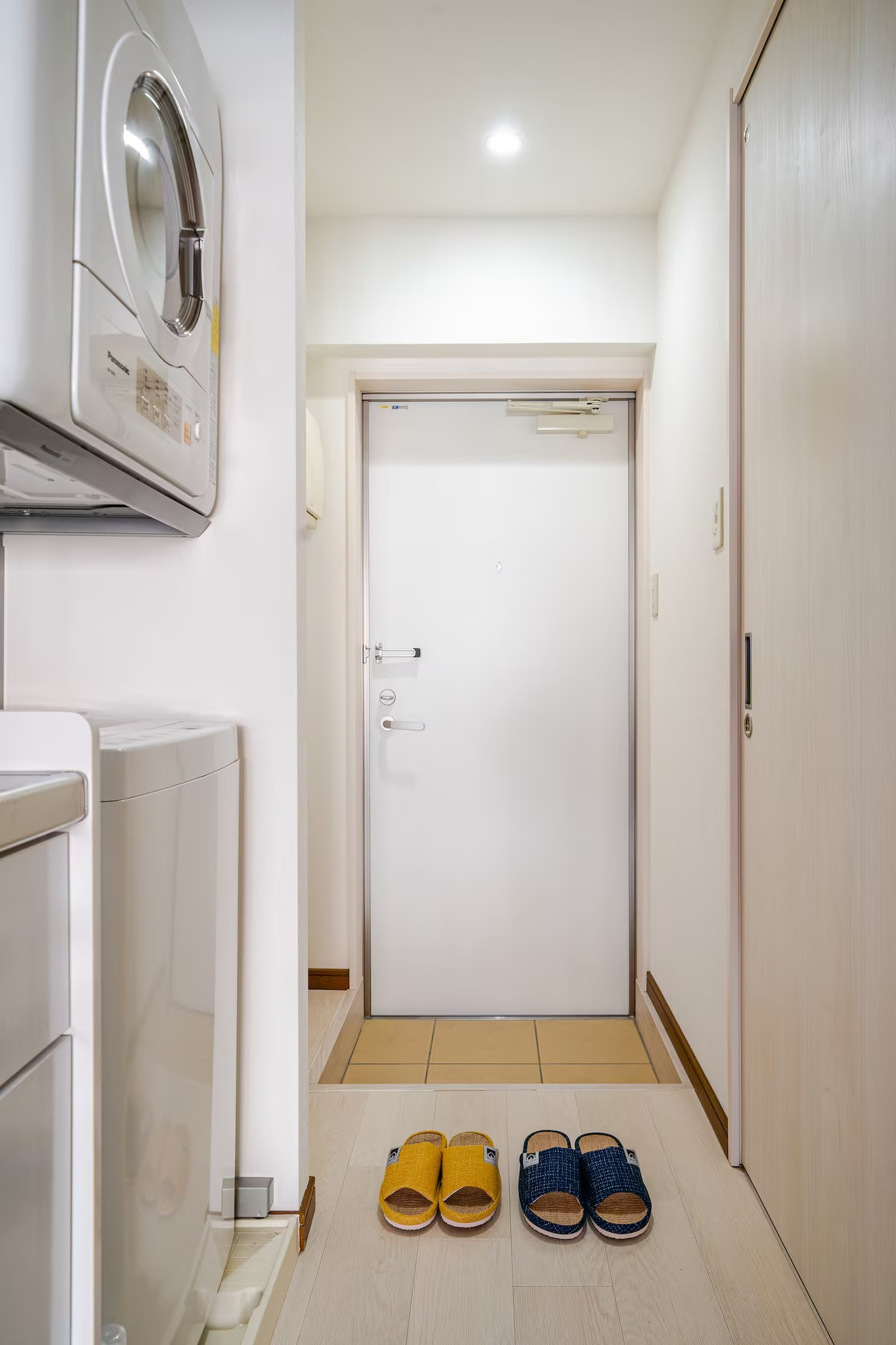 クイーンサイズベッド1台とソファベッド1台でゆったり