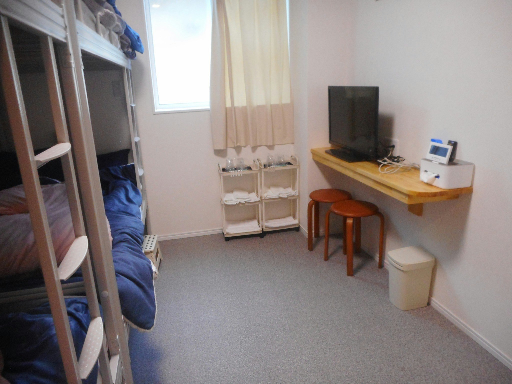 広々とした2段べットの4人部屋です