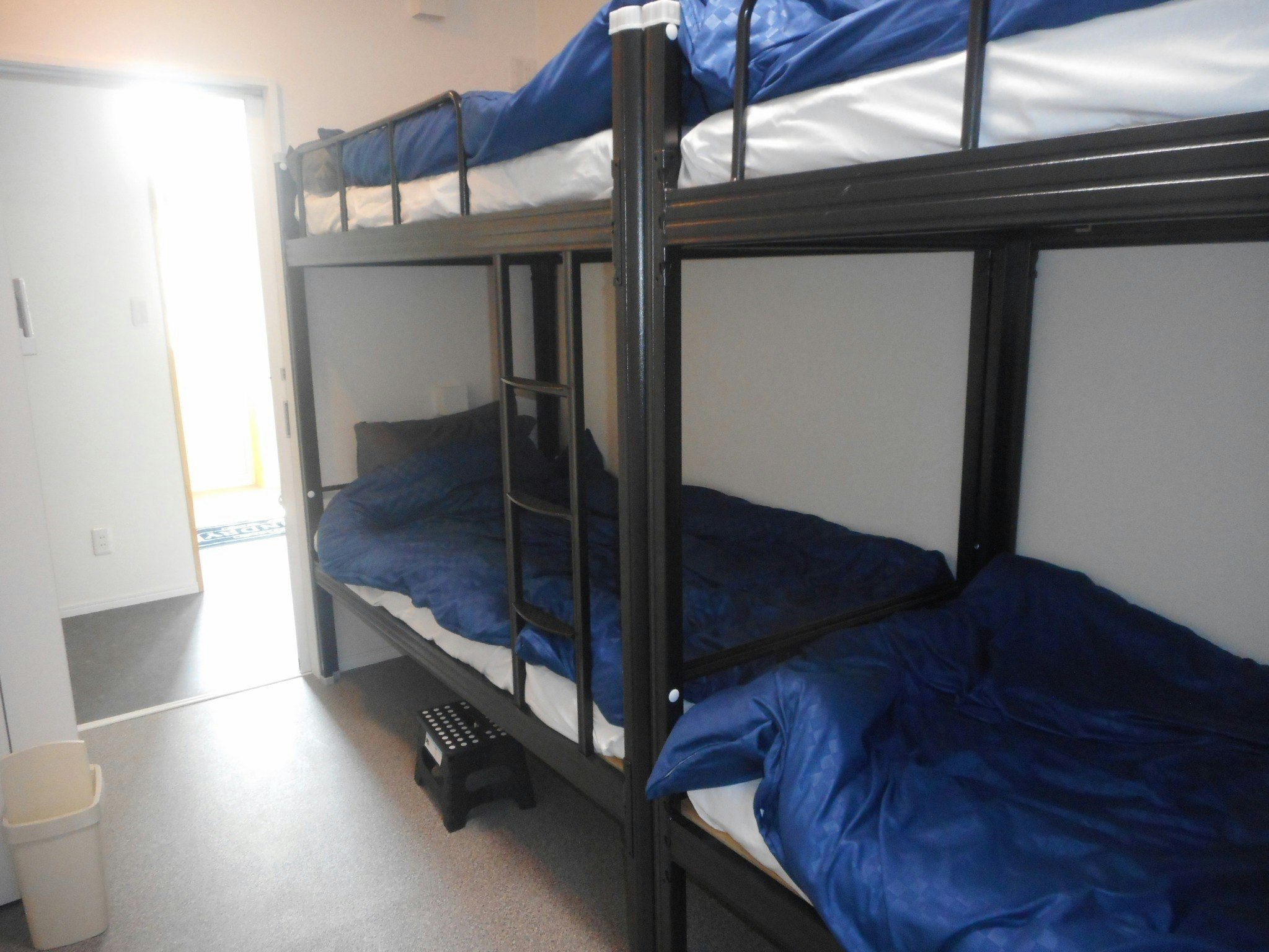 広々とした2段べットの4人部屋です