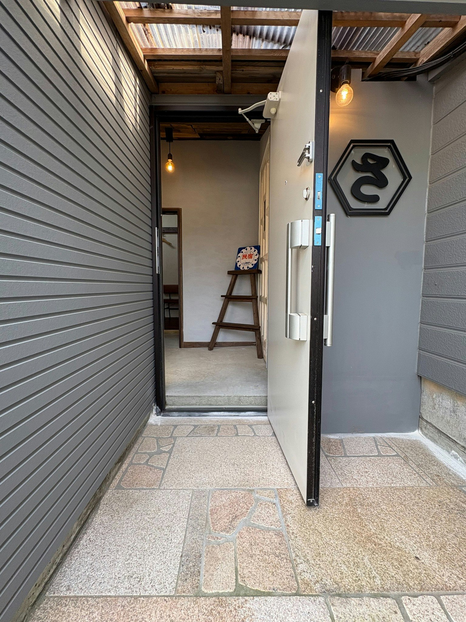 一組限定の小さな宿「サカエヤ.」で豊かな島旅を