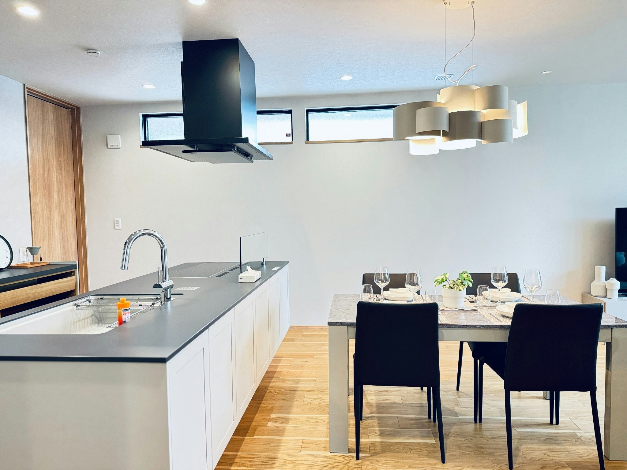 Akikawa Miyoshi 2 TSMC17分 鉄骨1棟貸切戸建