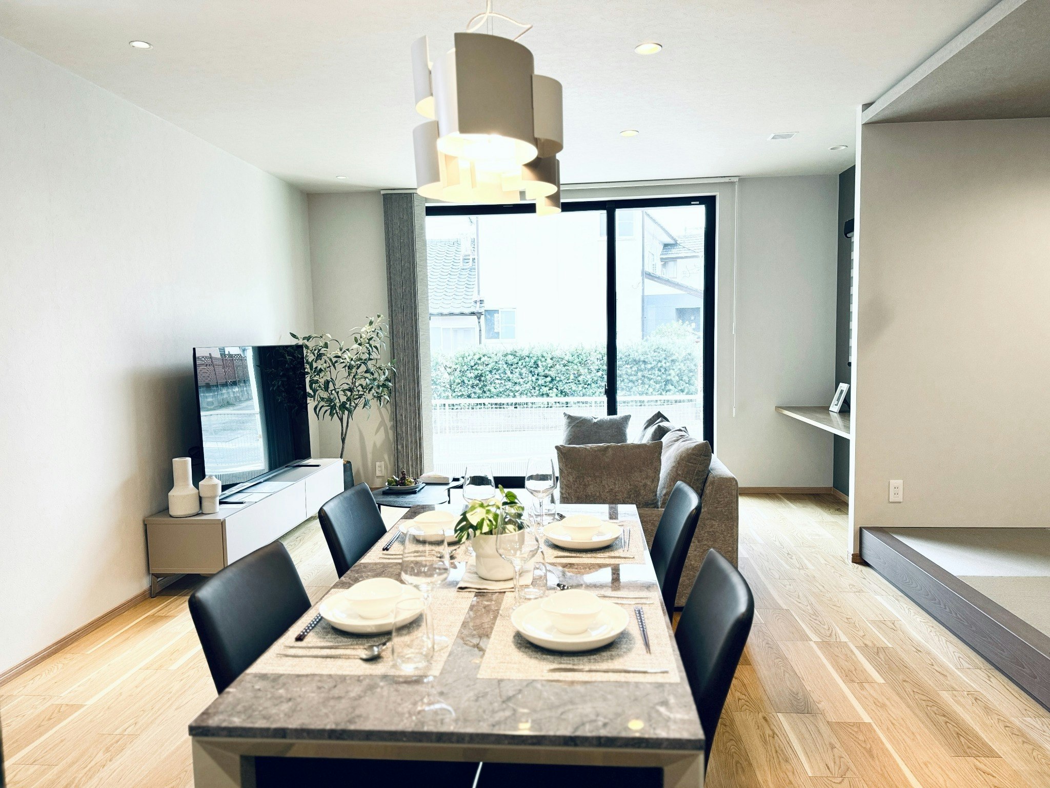 Akikawa Miyoshi 2 TSMC17分 鉄骨1棟貸切戸建