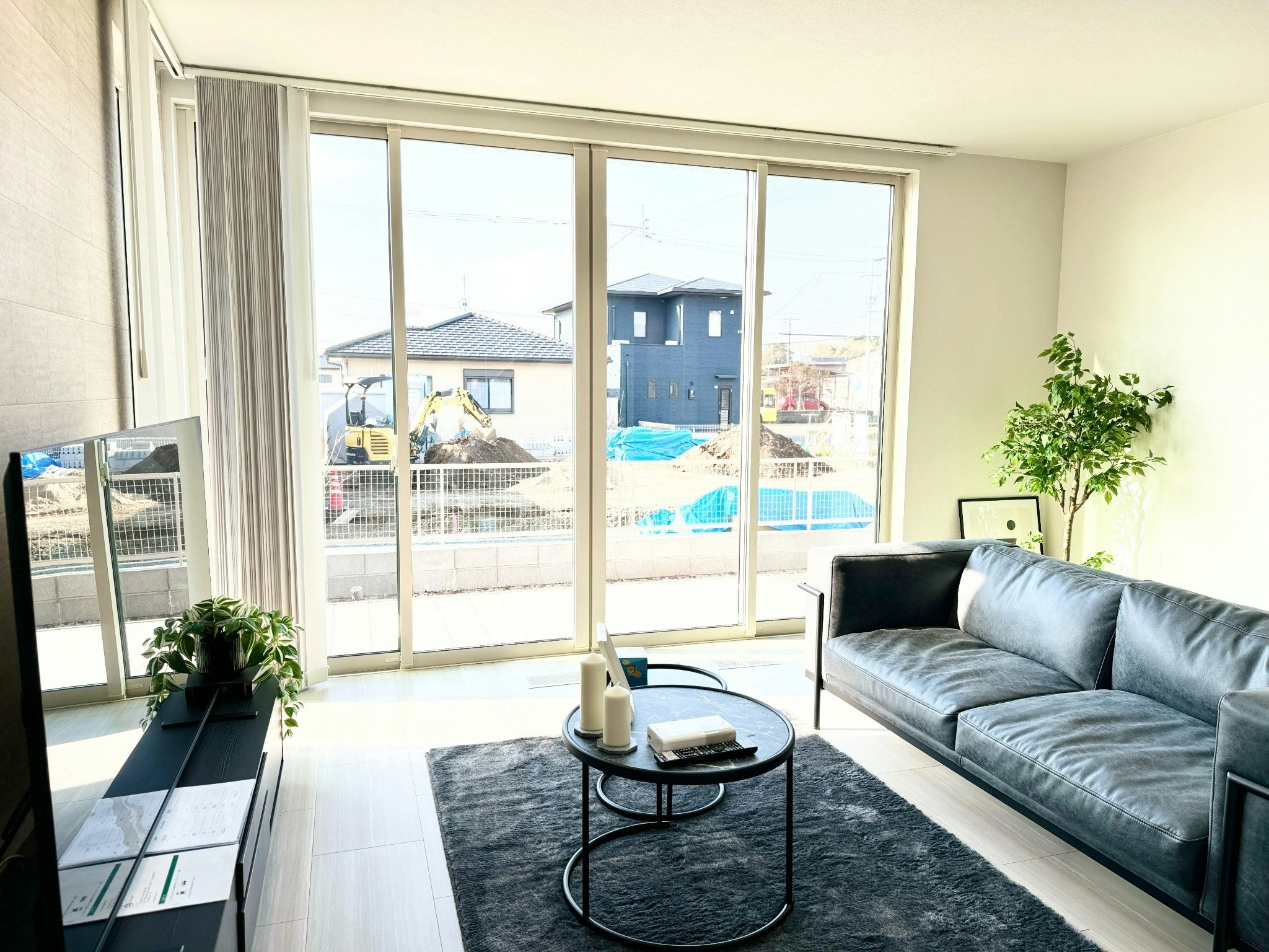 Akikawa Miyoshi 5 TSMC17分 鉄骨1棟貸切戸建