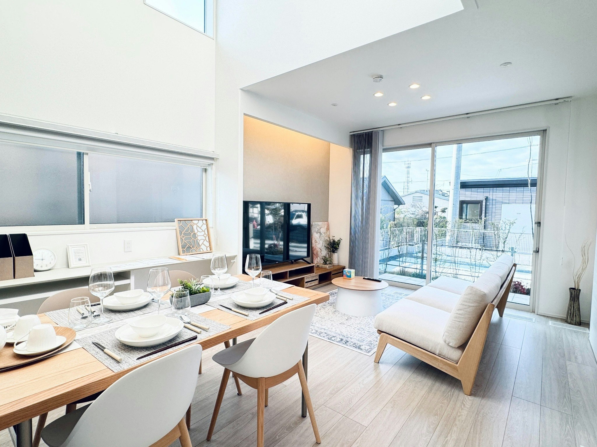 Akikawa Miyoshi 6 TSMC17分 鉄骨1棟貸切戸建