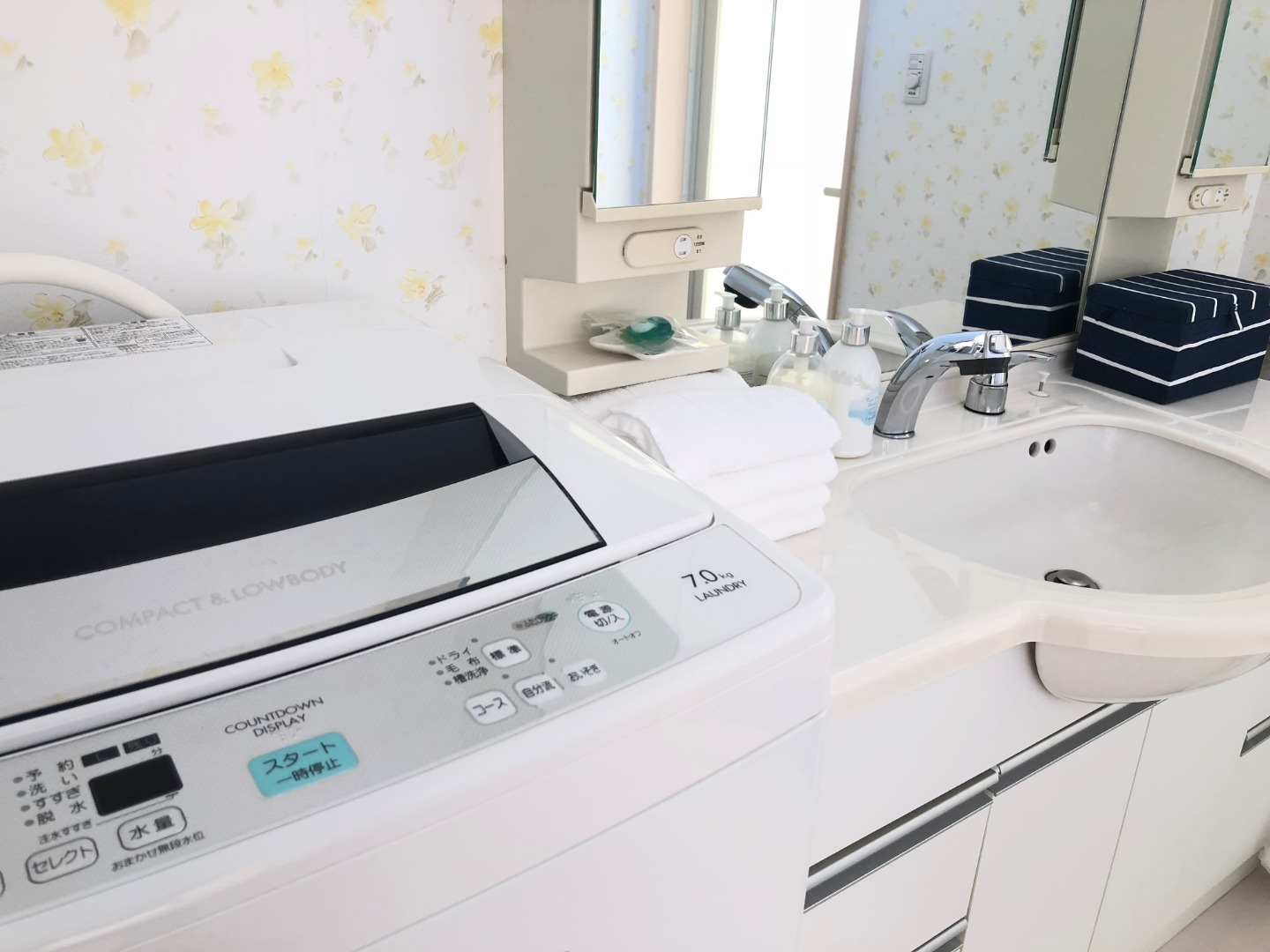 お部屋に洗濯機完備(無料)