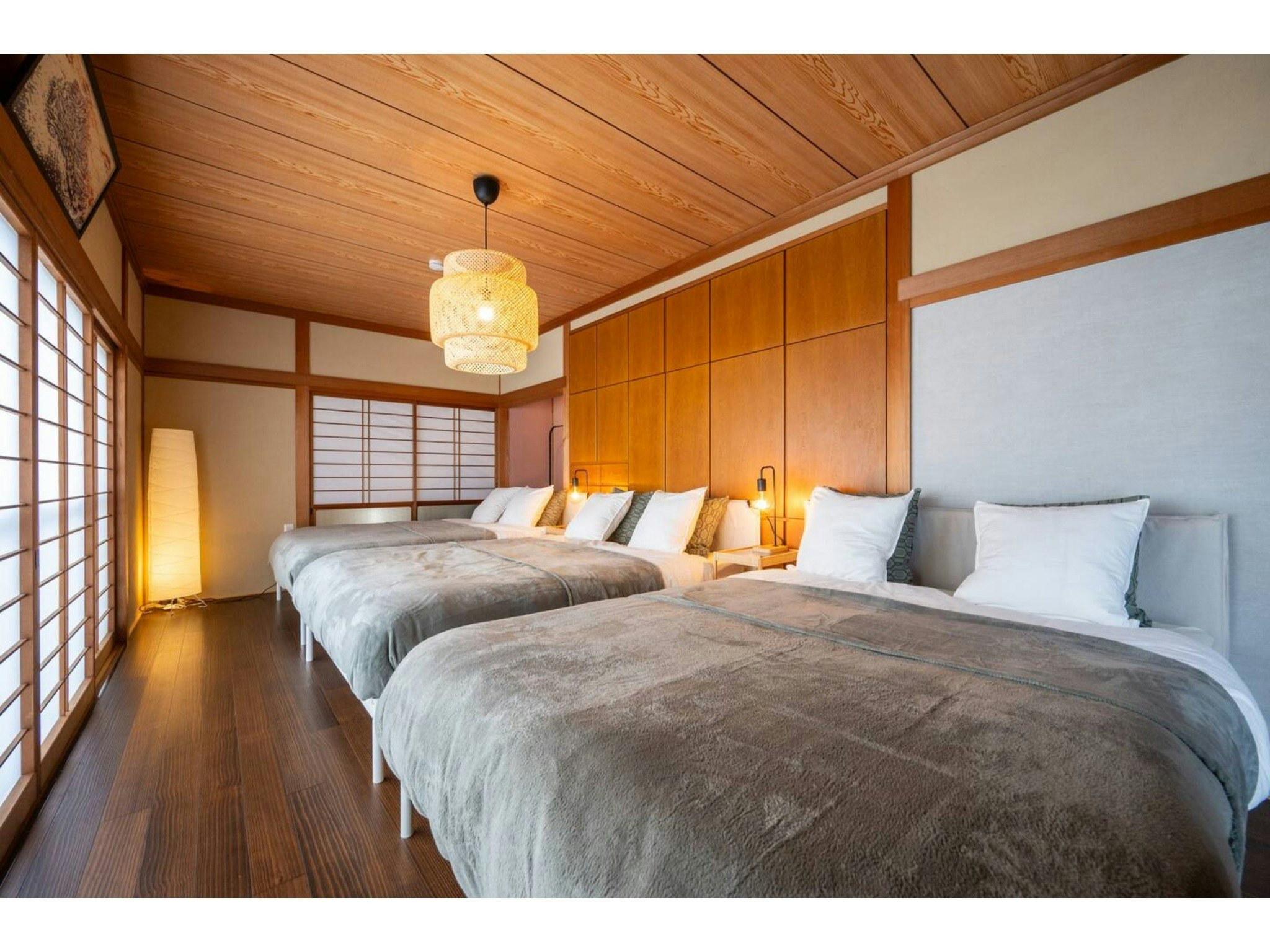 長崎一の歓楽街「思案橋」まで徒歩8分|和風モダンなお部屋でくつろぐ