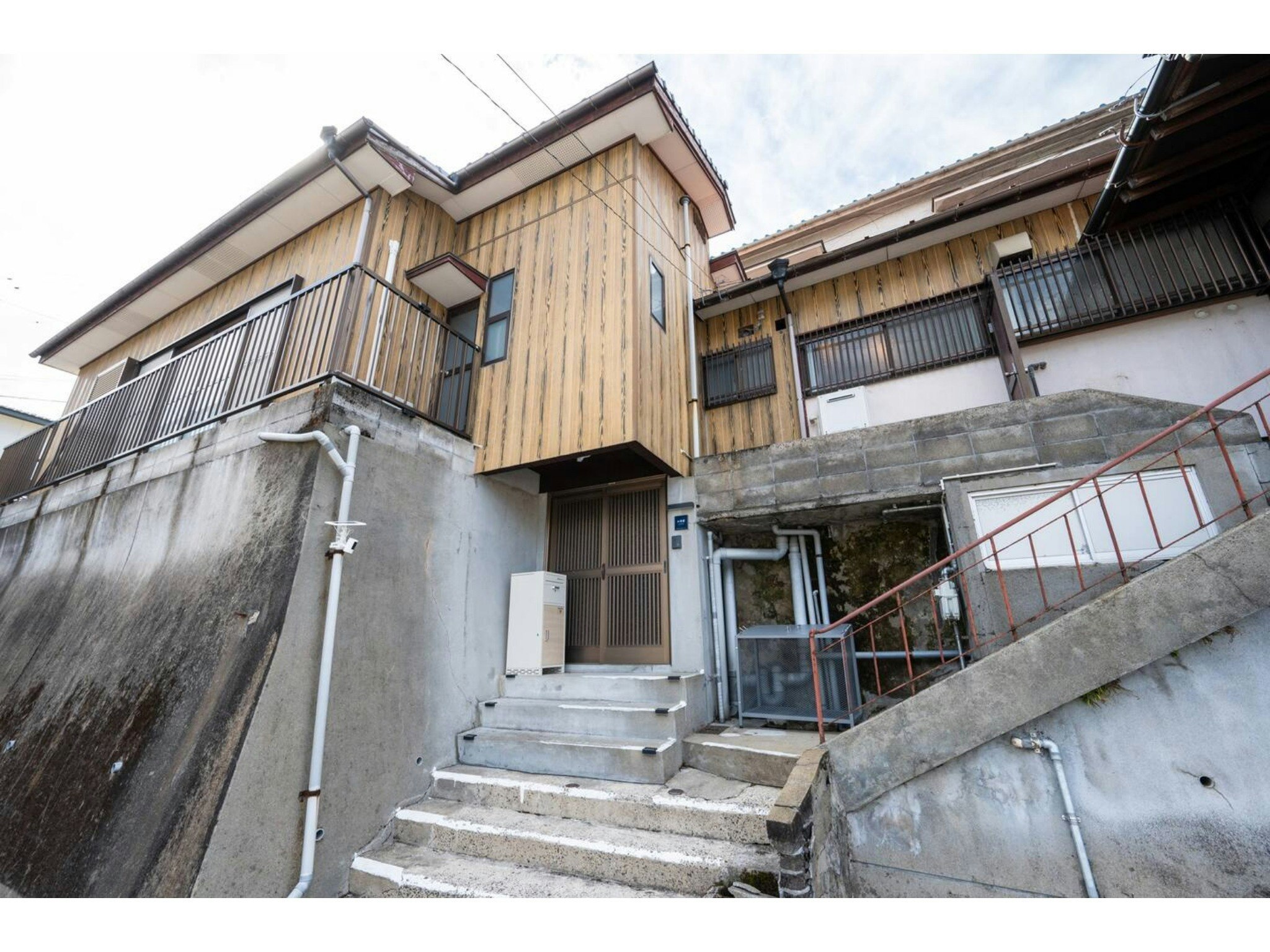 長崎一の歓楽街「思案橋」まで徒歩8分|和風モダンなお部屋でくつろぐ