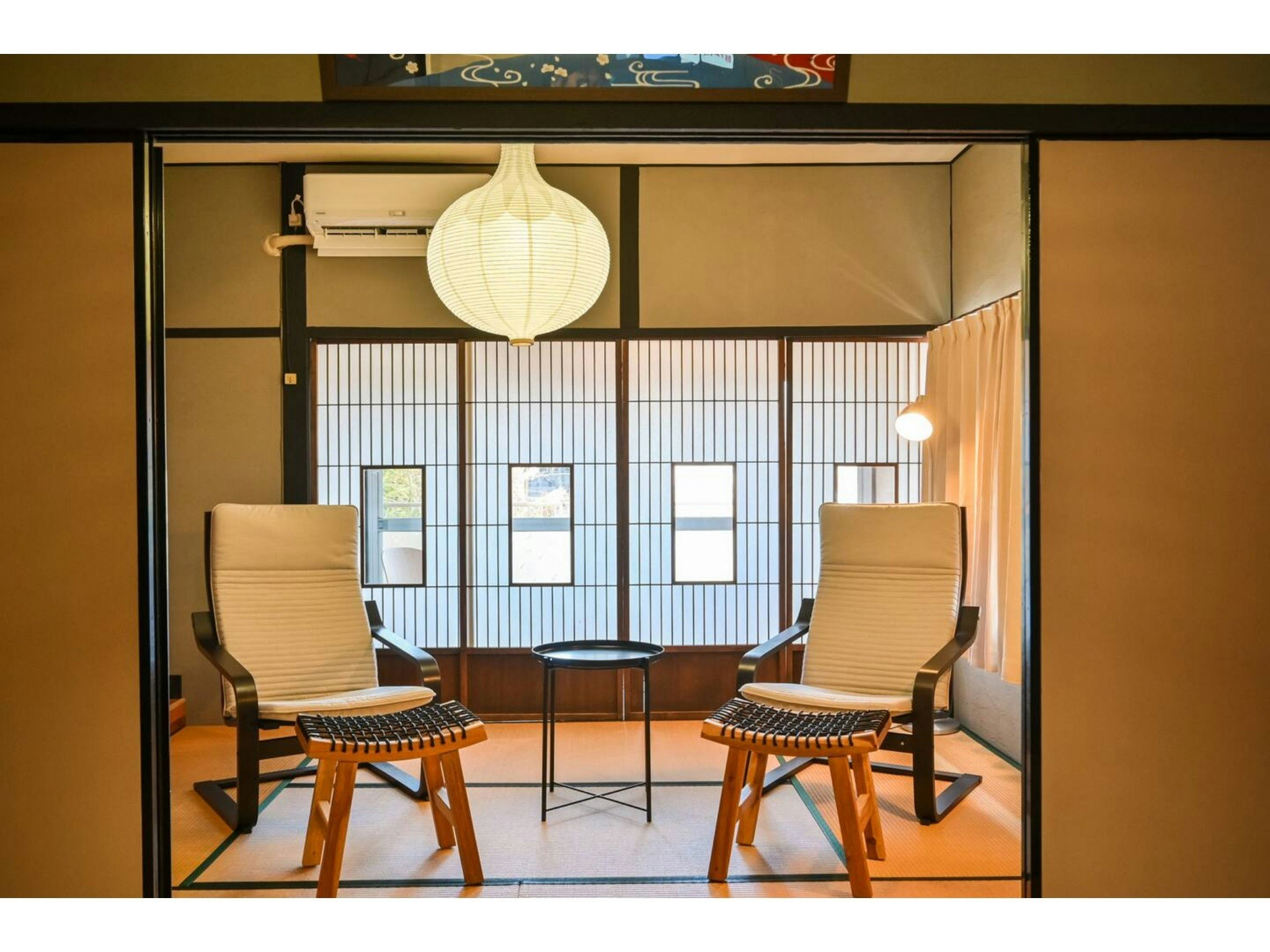 長崎一の歓楽街「思案橋」まで徒歩8分|和風モダンなお部屋でくつろぐ