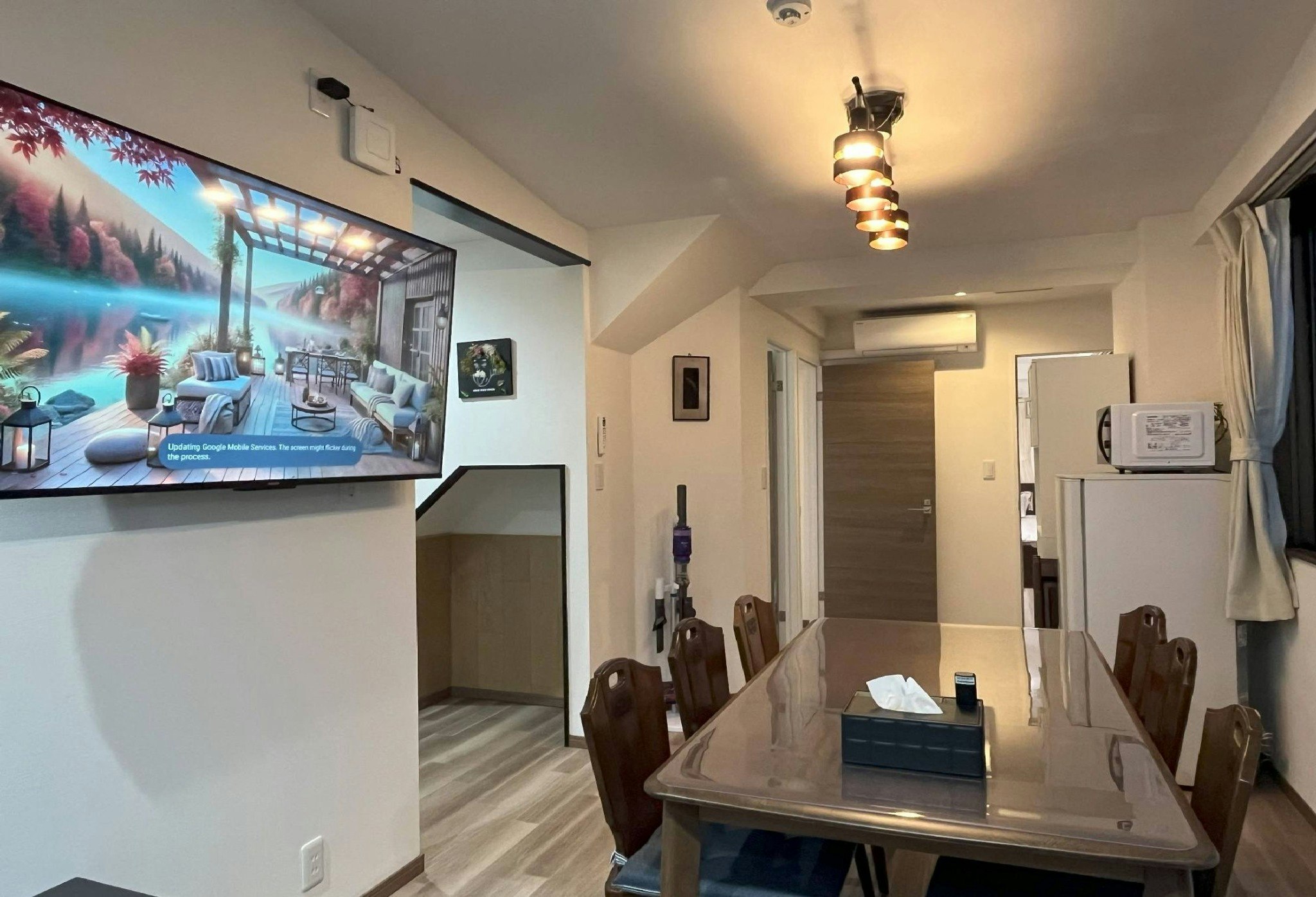 洋室三つ、最大8名宿泊可能