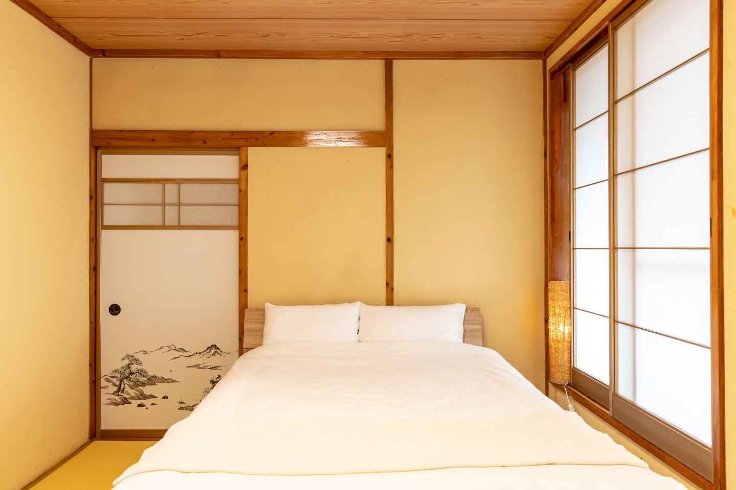 Tatami Room with Double Bed ＜ダブルベッド＞
