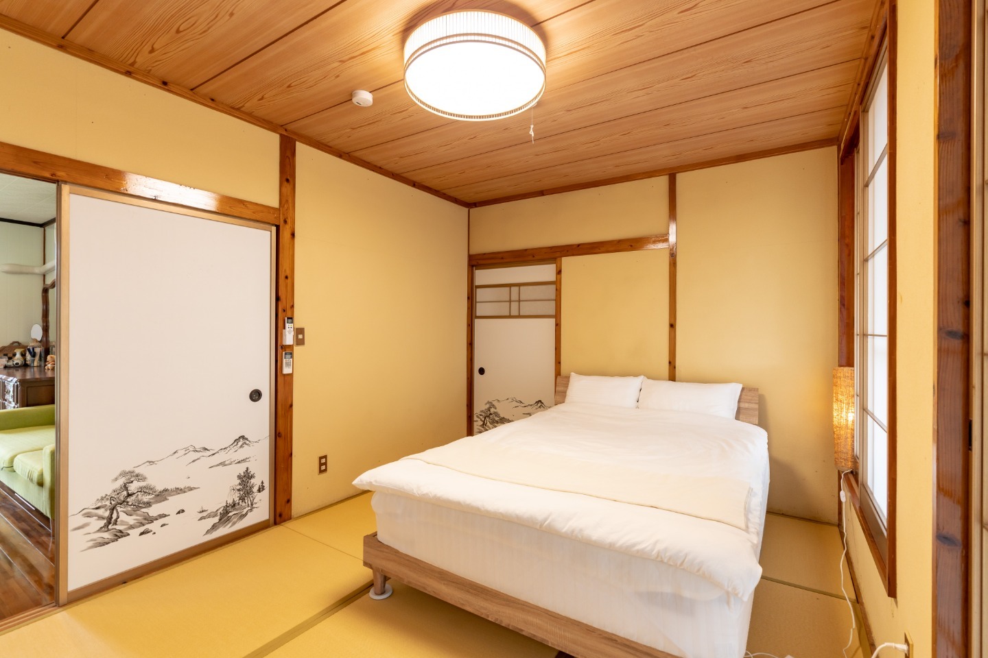 Tatami Room with Double Bed ＜ダブルベッド＞