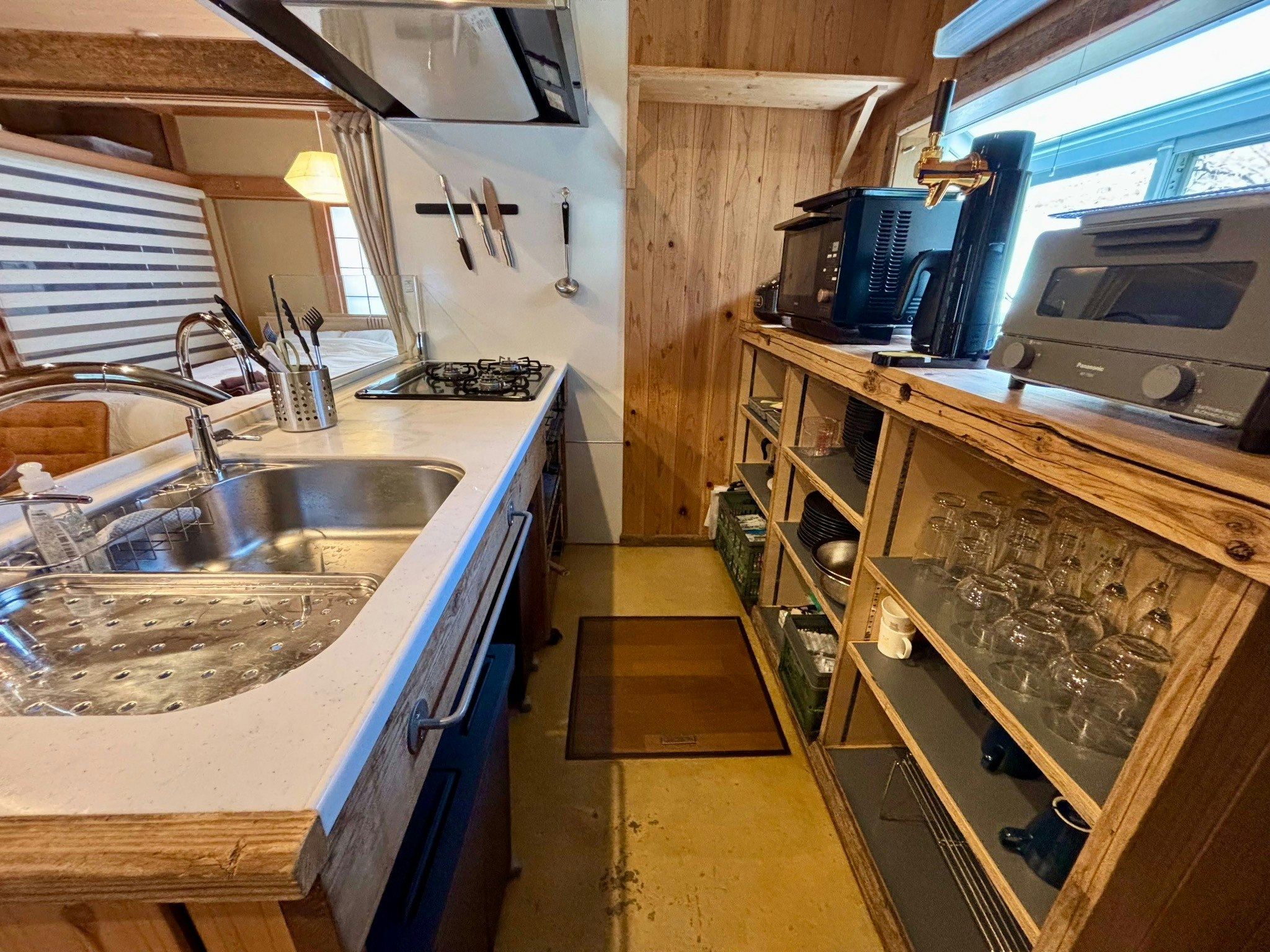 【1日1組限定】森で過ごす特別な時間|吹き抜けの空間を贅沢に|デッキ&BBQ|駐車場2台|葉山・鎌倉