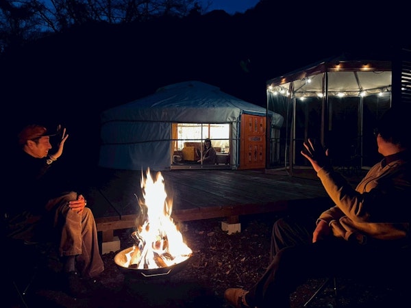 みどりの村 - エアコン完備のモンゴル式ゲル｜焚き火の時間を過ごす森