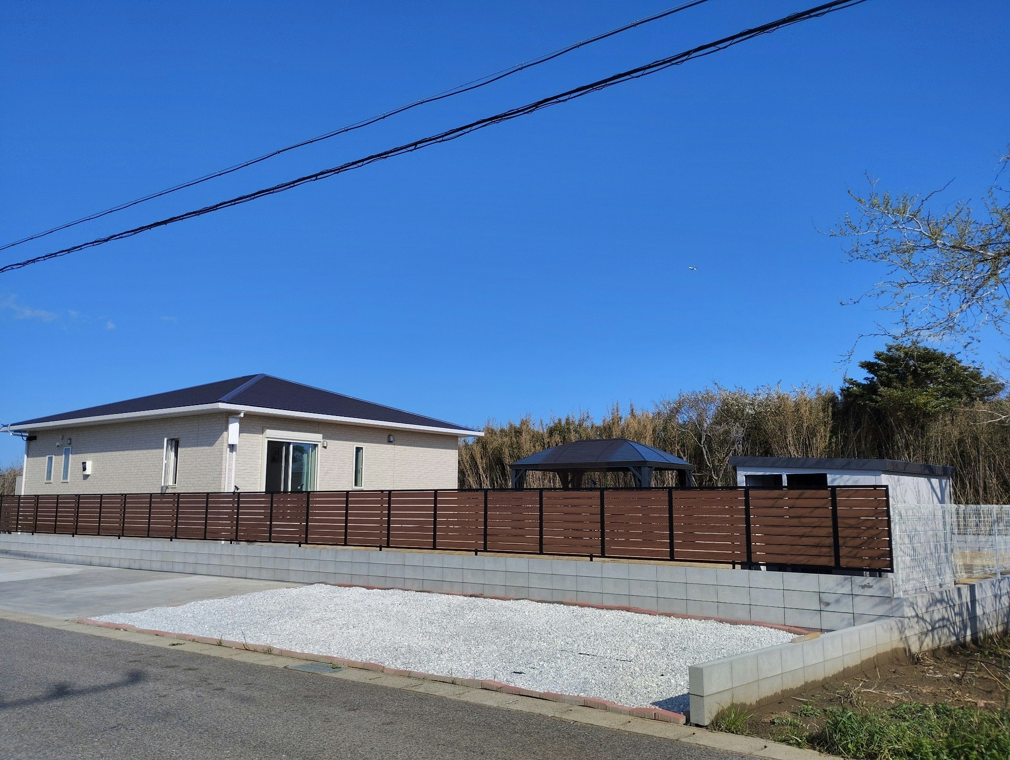 ペットとくつろぎの時間を過ごせる海辺の宿