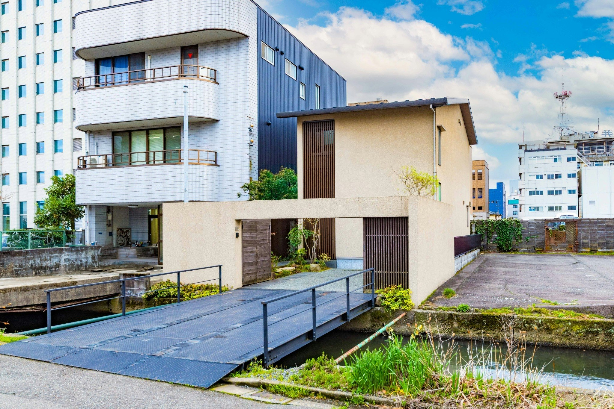 福井駅周辺のモダン民泊 IoTで快適ステイ