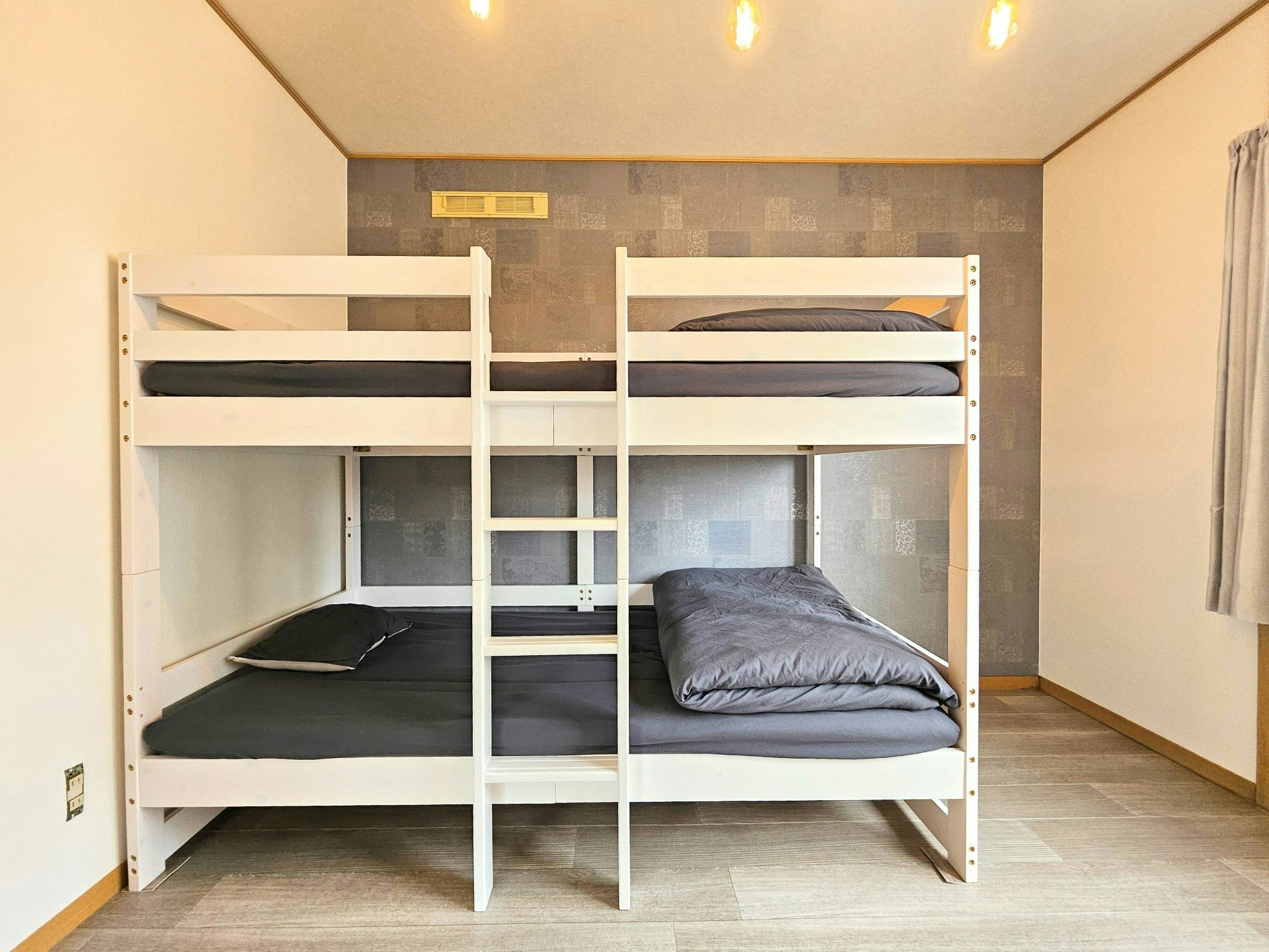 4LDKの快適空間/駐車場完備・最大11名宿泊OK