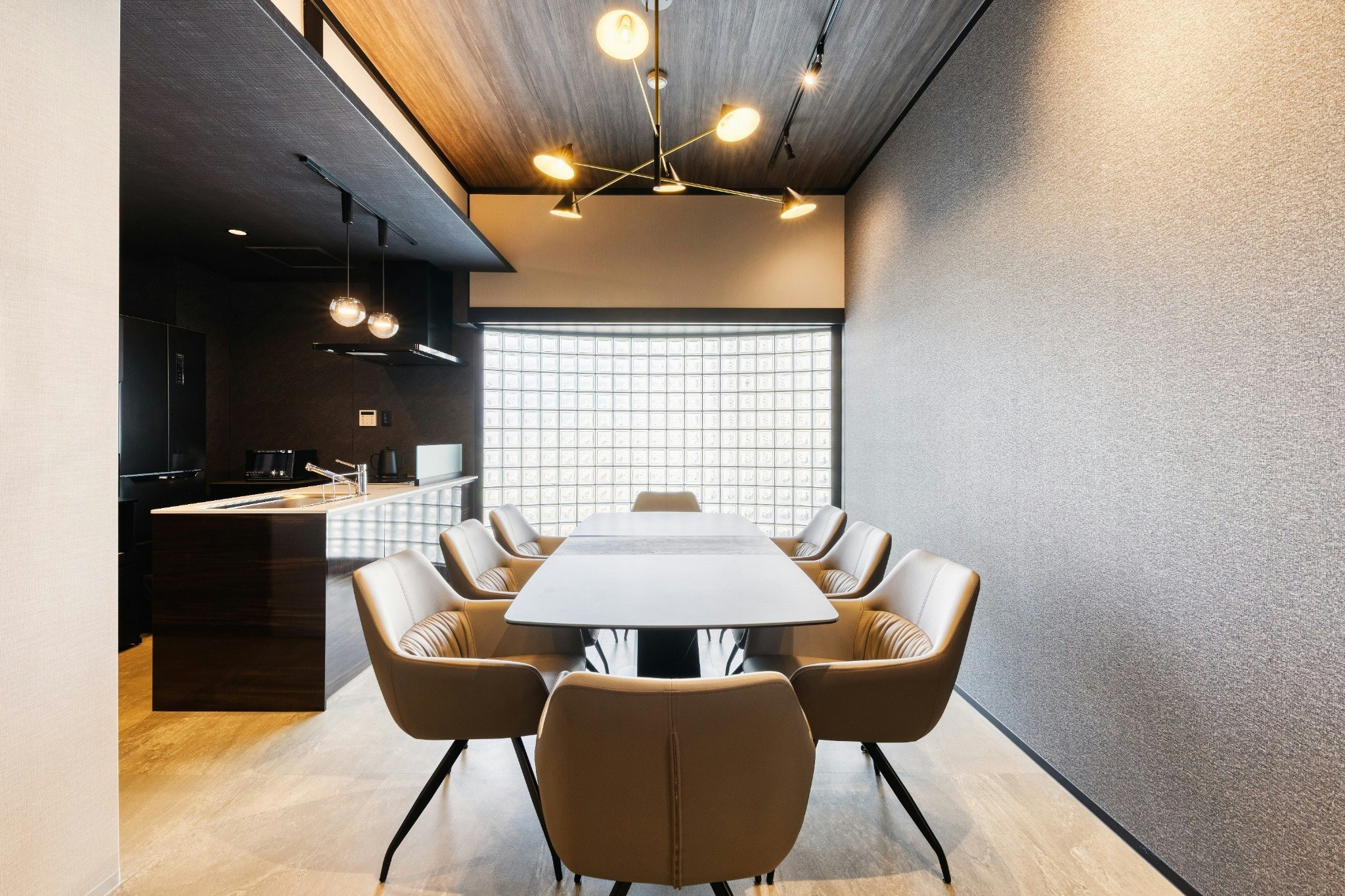 【貸切】地下鉄駅から徒歩4分 シャワー2 トイレ2     広い屋上テラス付き