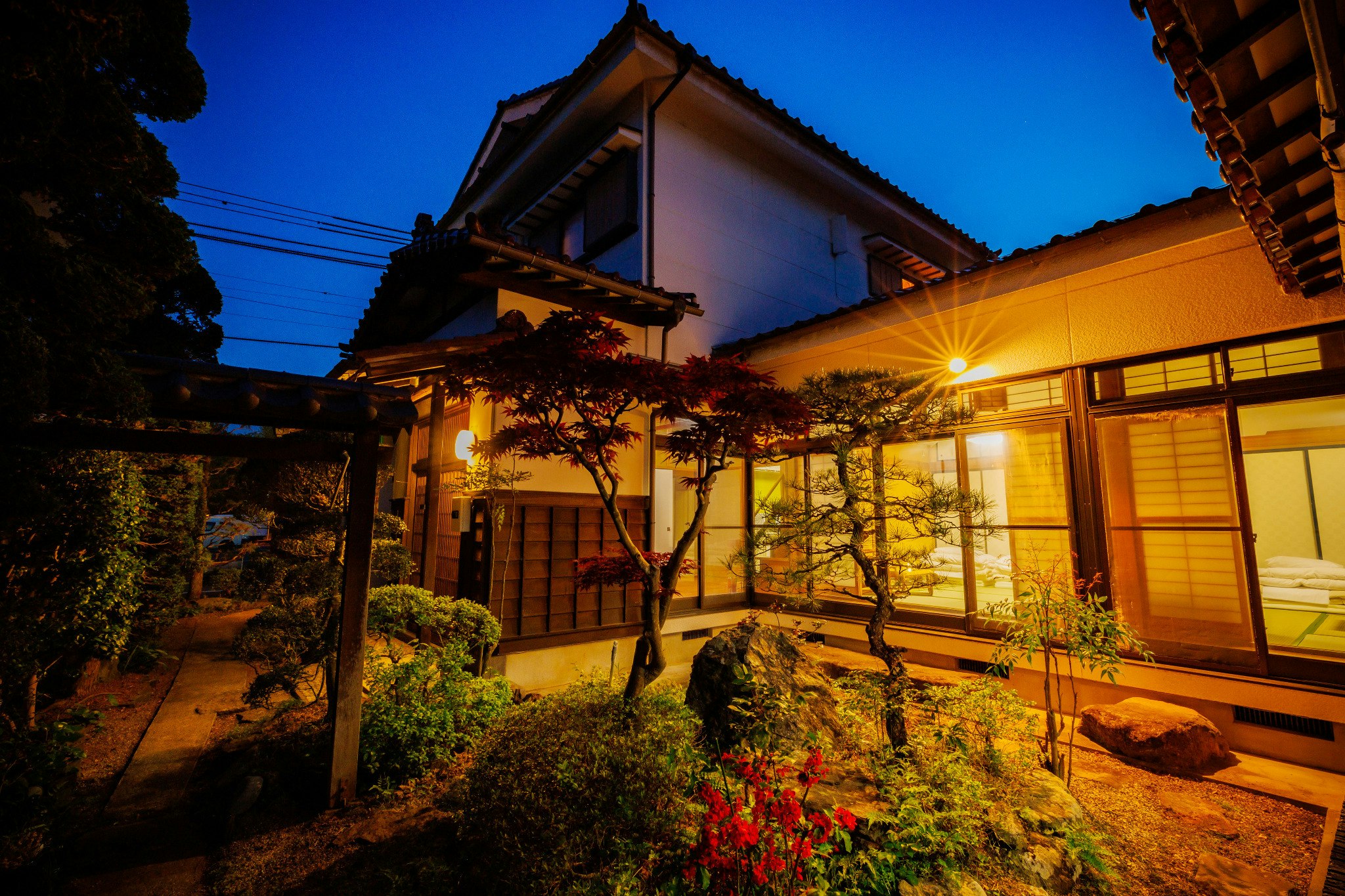 甍-IRAKA-|趣のある庭園を眺めながらのひとときを