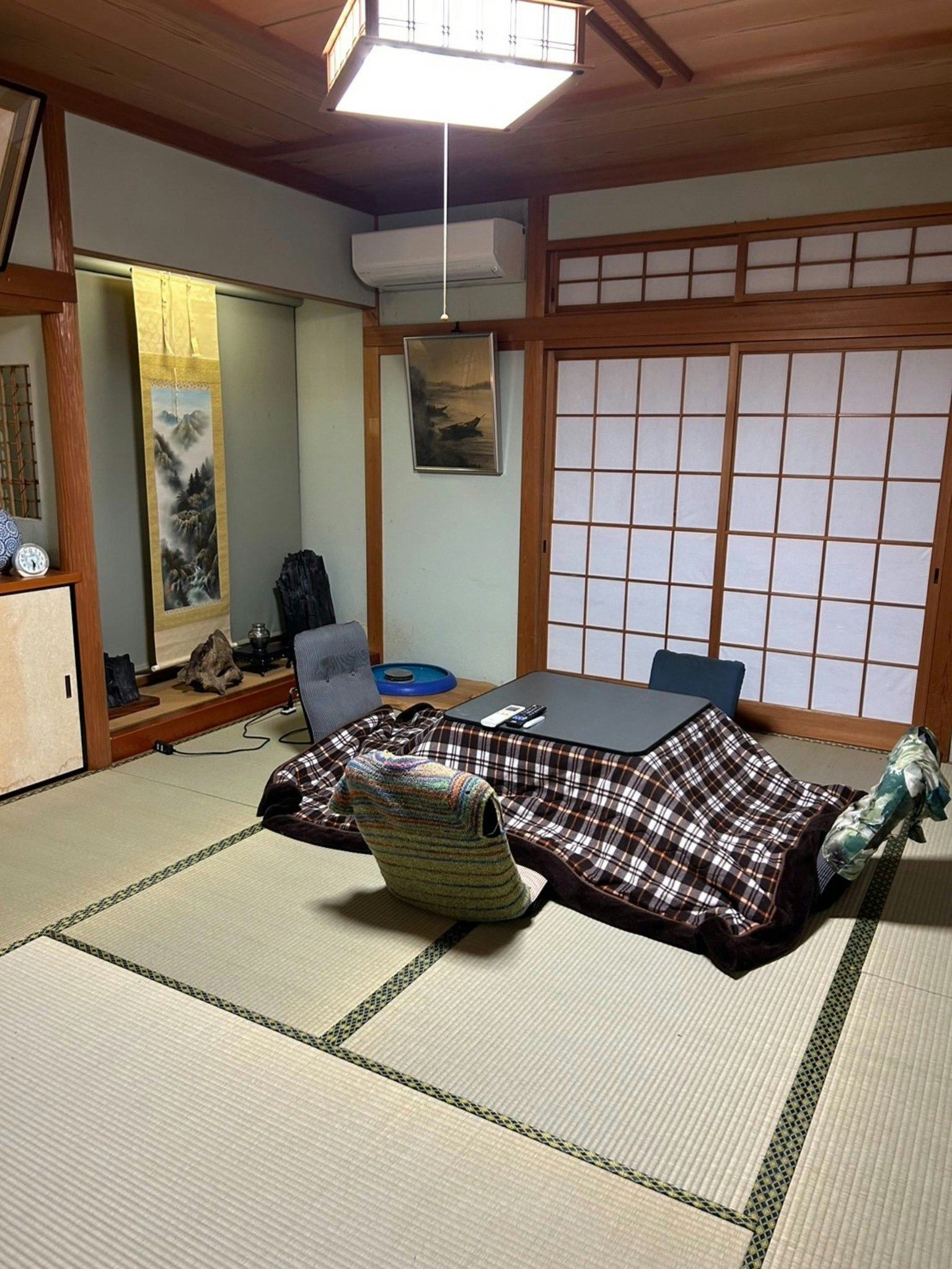 古民家の個室貸切/ホストや猫と触れ合える/伝統的な街並/無料駐車場あり/送迎あり/最大4名まで