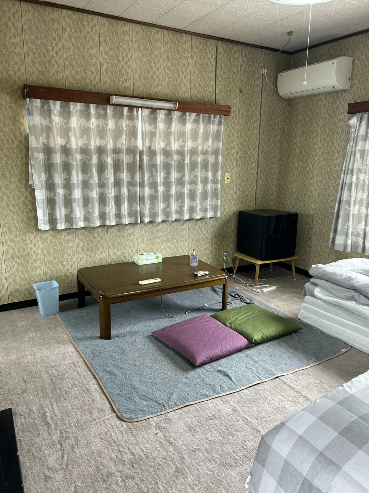 古民家の個室貸切/ホストや猫と触れ合える/伝統的な街並/無料駐車場あり/送迎あり/最大2名まで