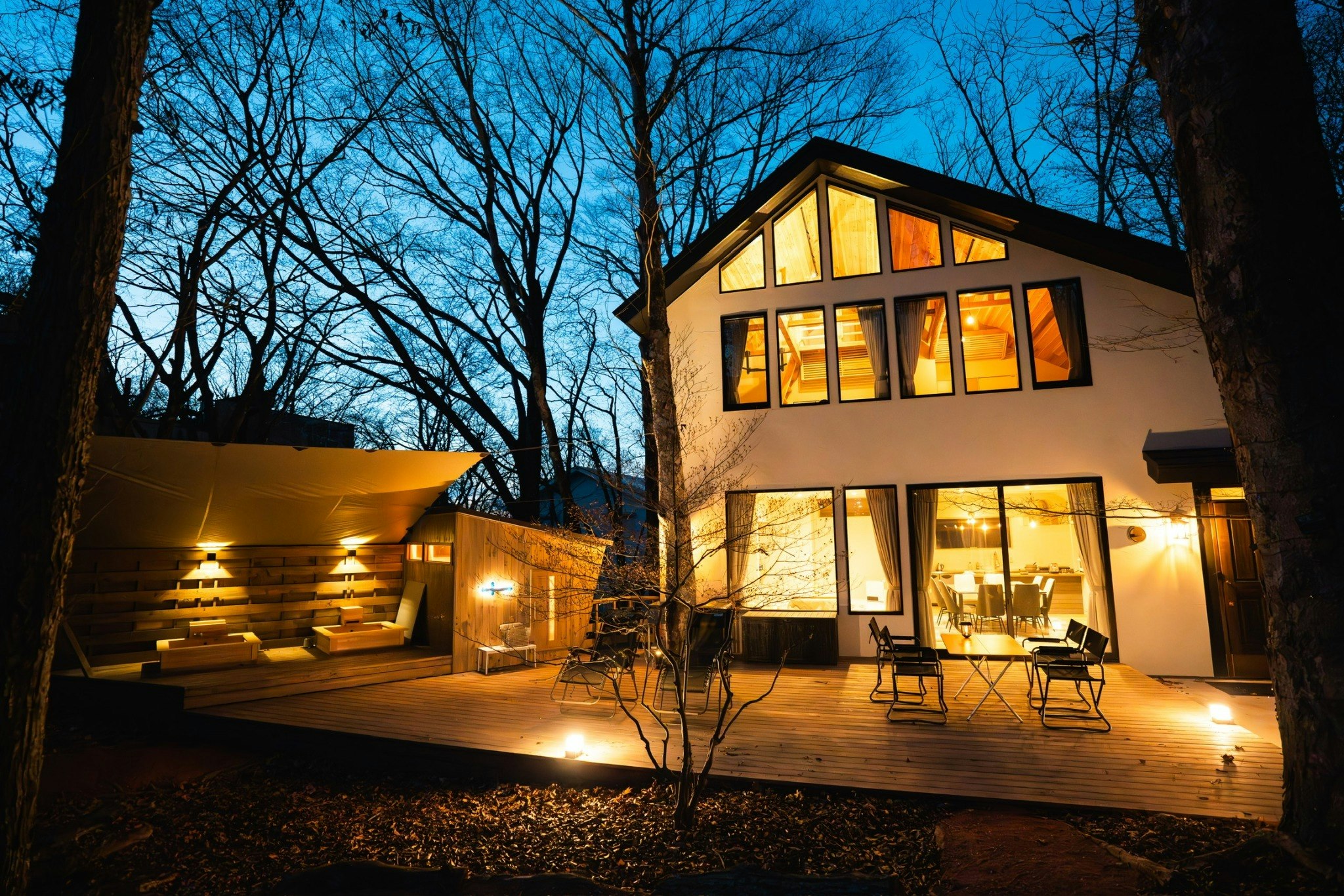 サウナ付き民泊で日本10位/BBQ&焚火台/大きな窓とウッドデッキの一体感/2025年完成!貸切宿