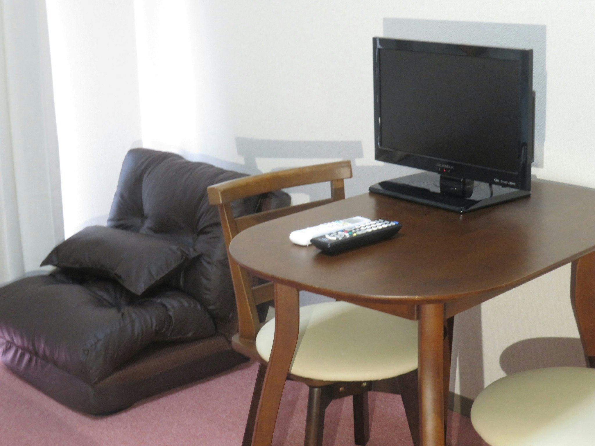 さぬき市 Vacation Rental シングルベット1台&ソファベット1~2名 南棟101 