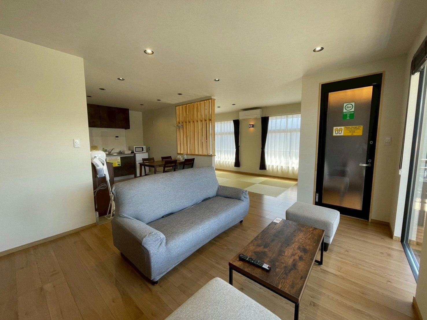 圧巻の富士山ビュー!バルコニーあり|モダンで綺麗な宿を貸し切り