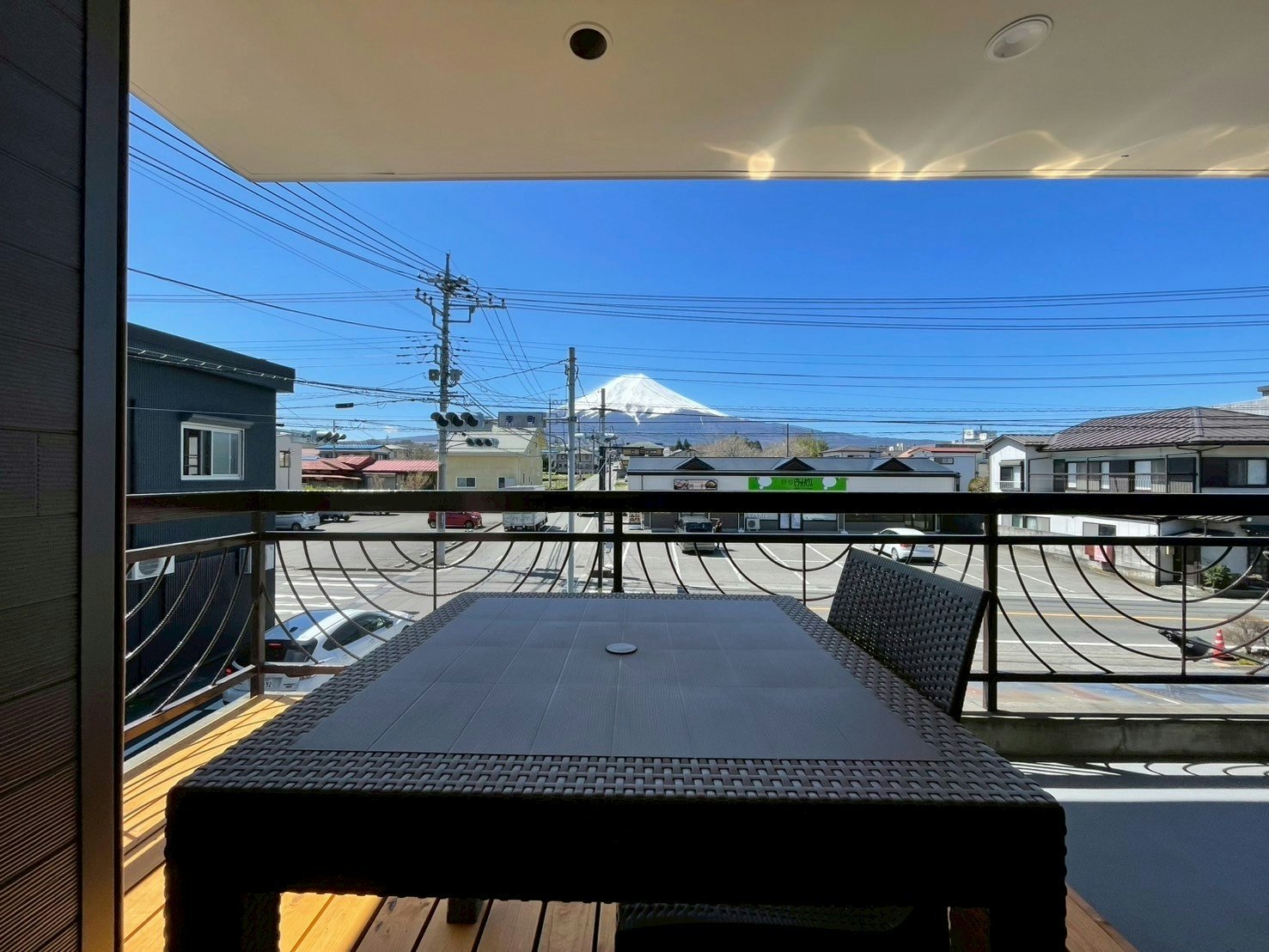 圧巻の富士山ビュー!バルコニーあり|モダンで綺麗な宿を貸し切り