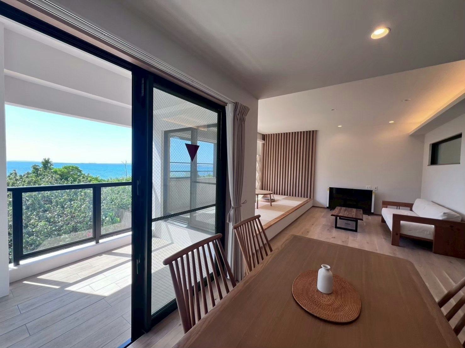 海まで徒歩30秒*リゾート地まで車で15分!新築物件!大人の空間で家族との時間を楽しめる!2号棟