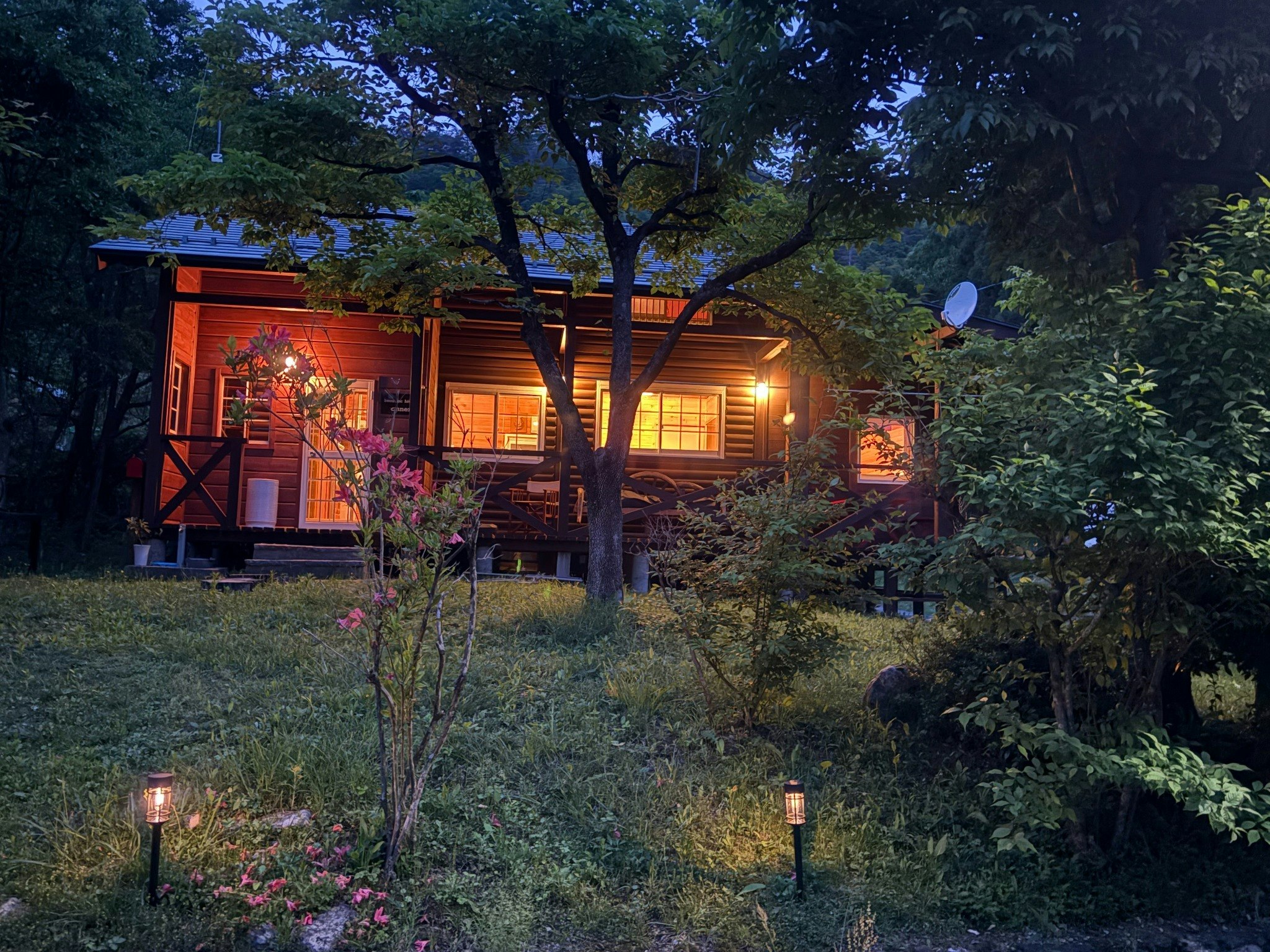 山小屋風 ログハウス バーベキュー テラス 