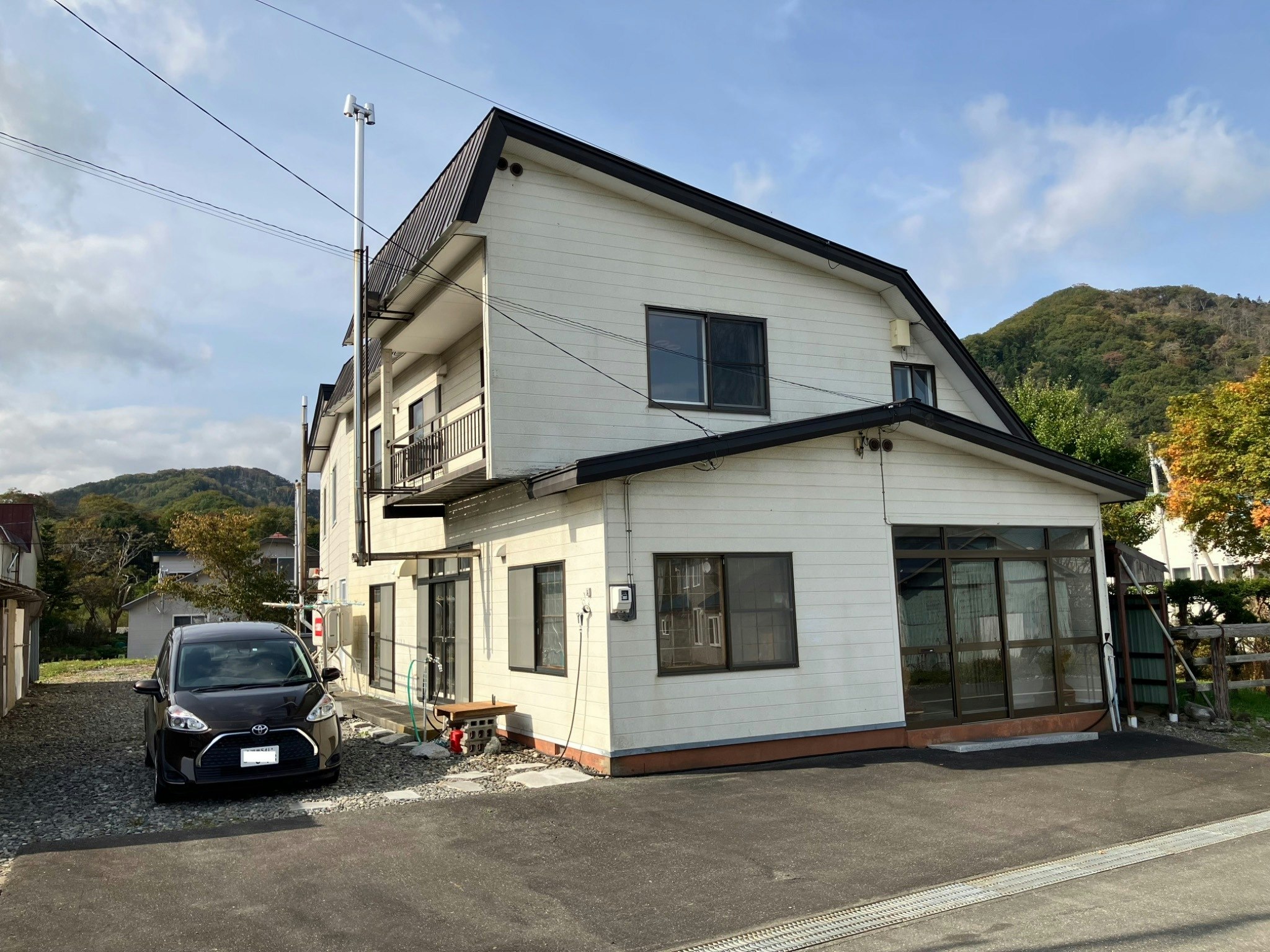 海、川、山が徒歩3分  一棟貸切【薪ストーブ、卓球台、屋内駐輪場もできる倉庫付き】BBQ、屋外設備も