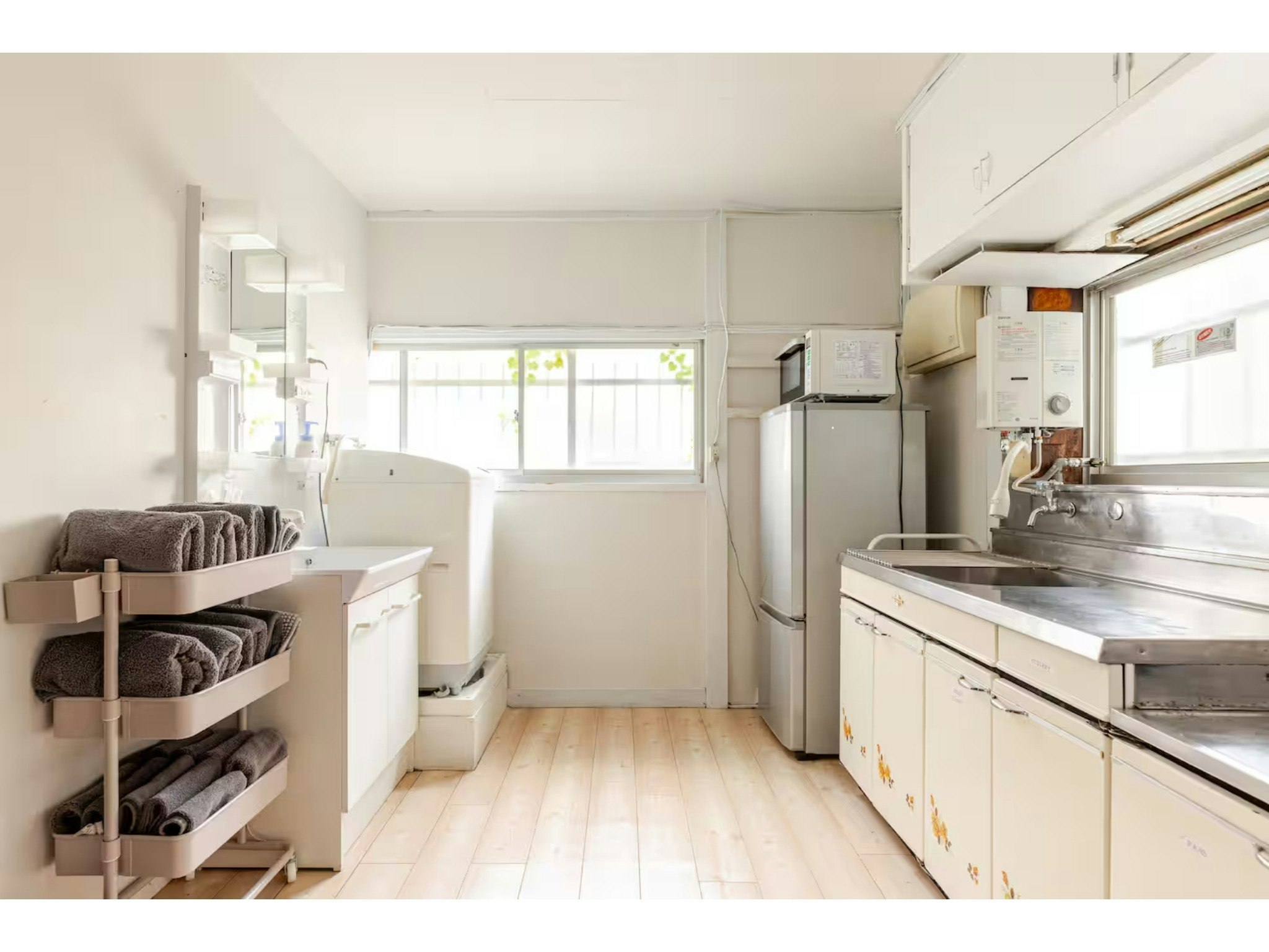 新宿まで12分!/幡ヶ谷2階建て/幡ヶ谷駅徒歩9分/最大10人/ベッド5台