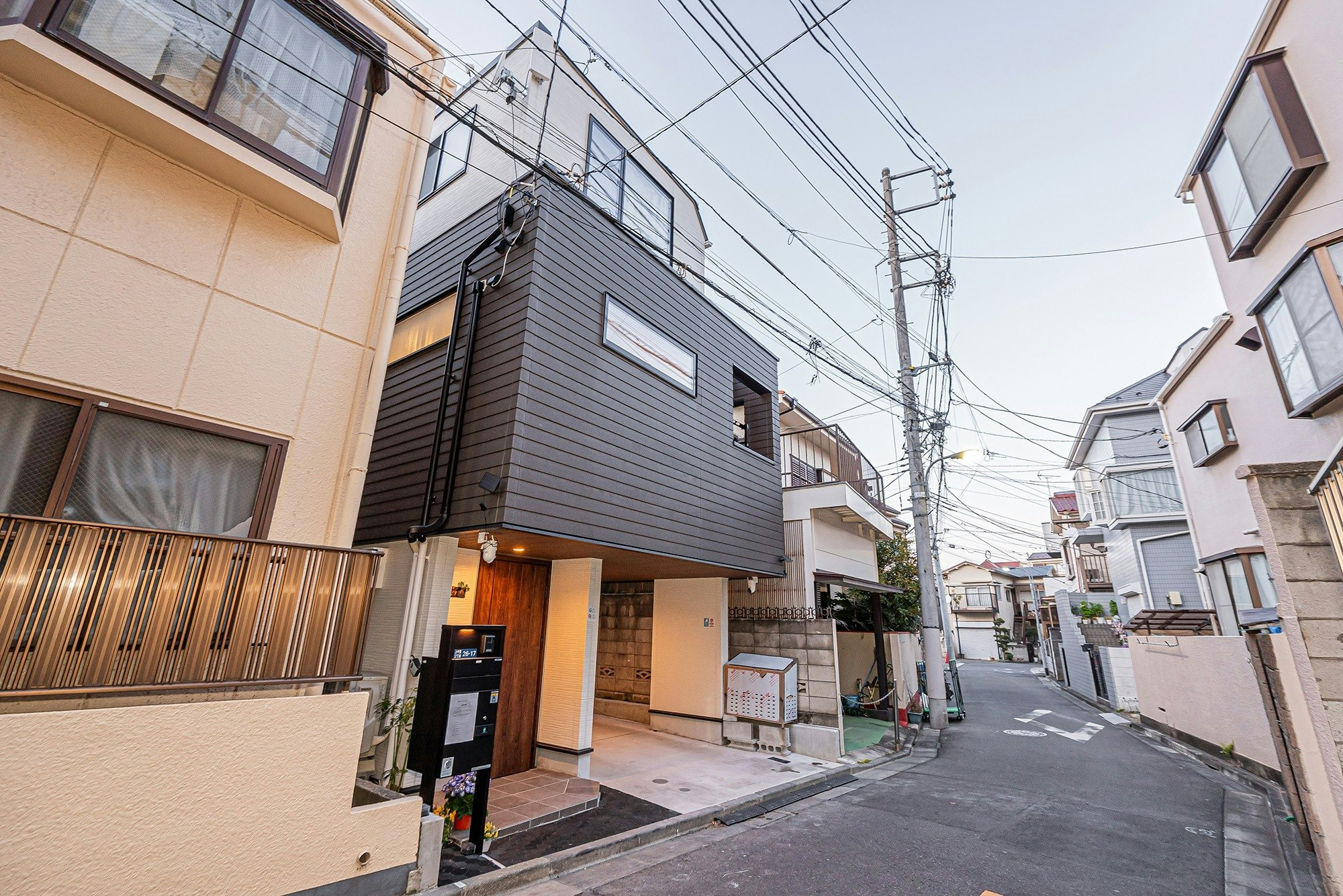上中里駅4分新築車庫付92 m2一戸建,一棟丸貸しコンビニ1分最大10人東京直通15分