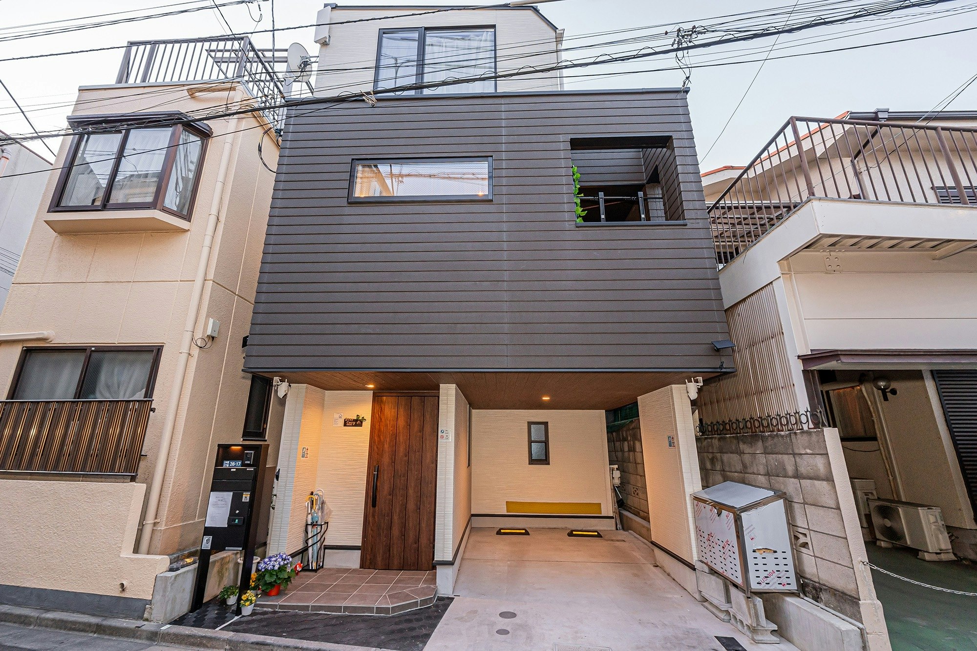 上中里駅4分新築車庫付92 m2一戸建,一棟丸貸しコンビニ1分最大10人東京直通15分