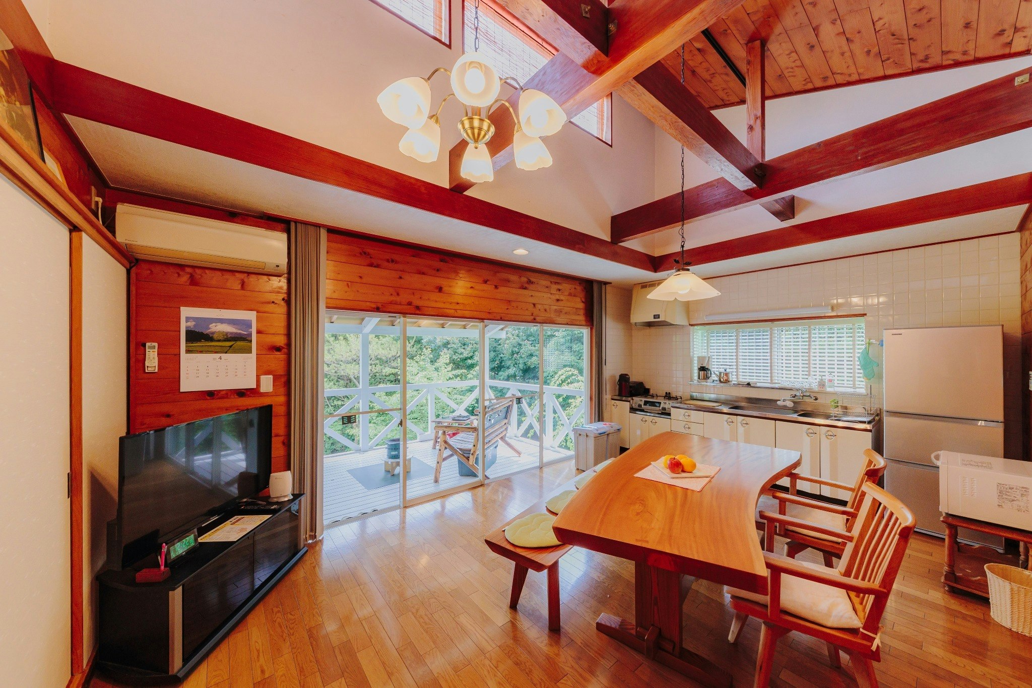 テラスでBBQ「伊豆高原 野鳥の郷ときわ荘」