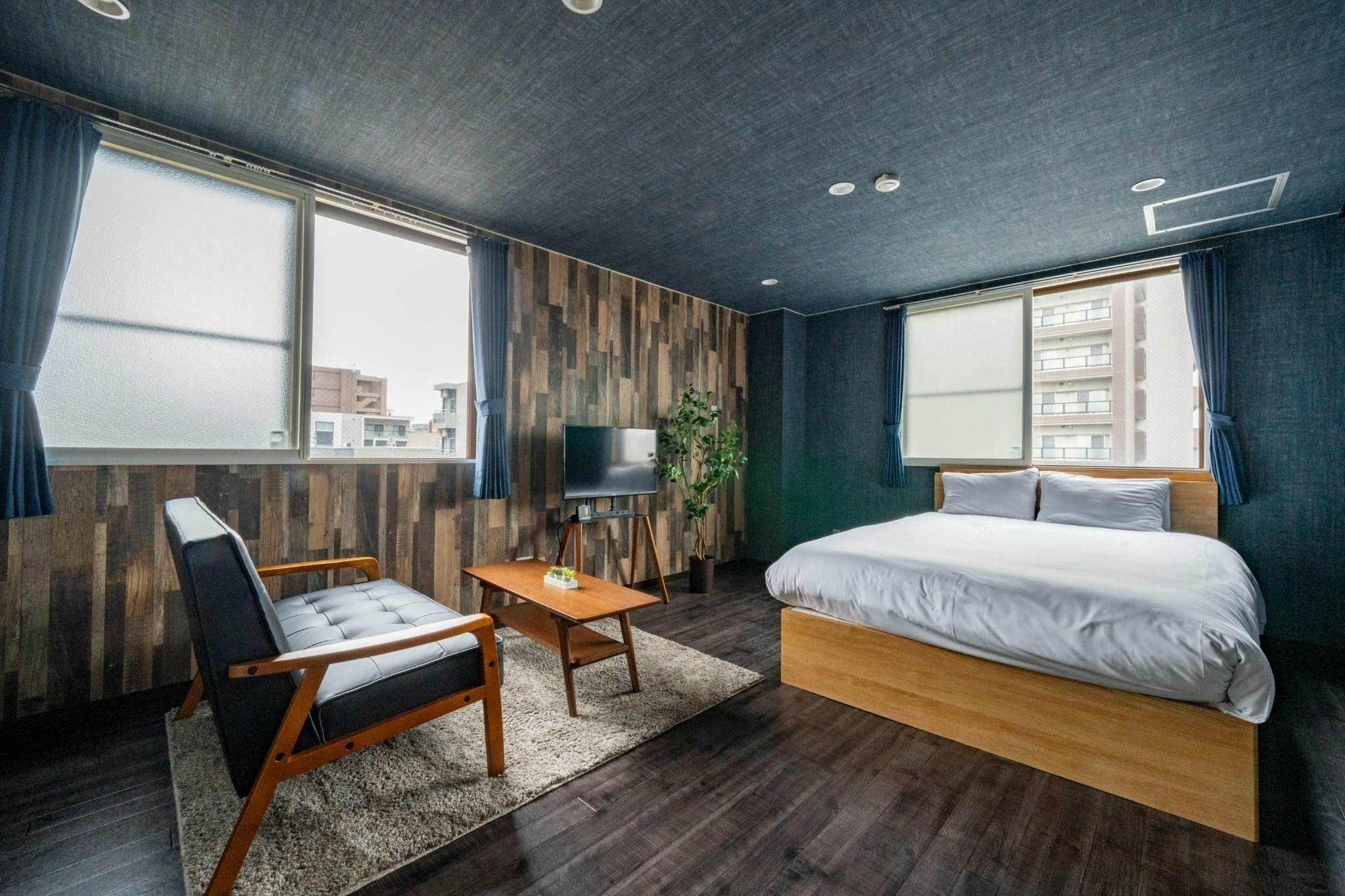 SILK COURT 403