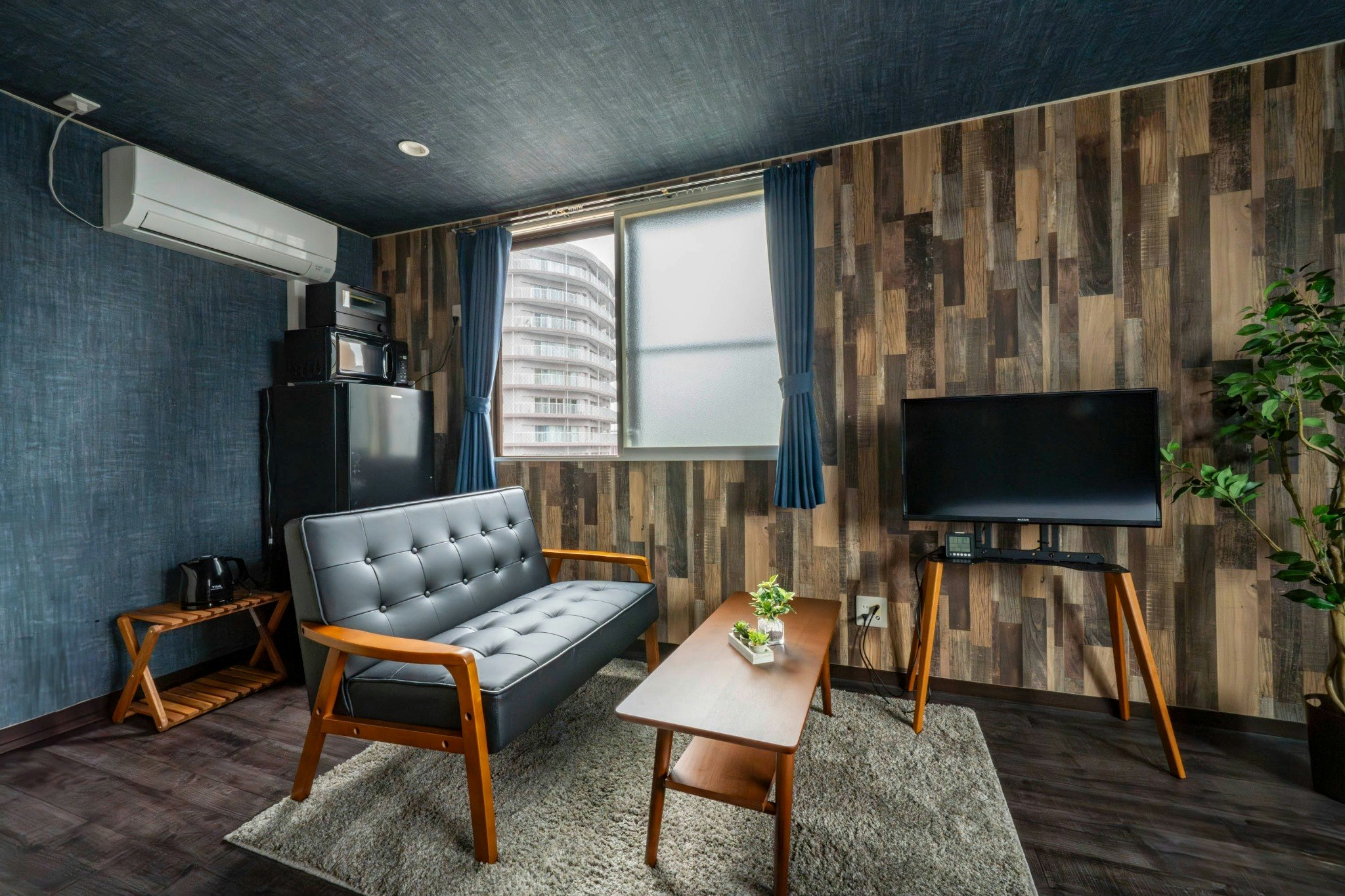 SILK COURT 403