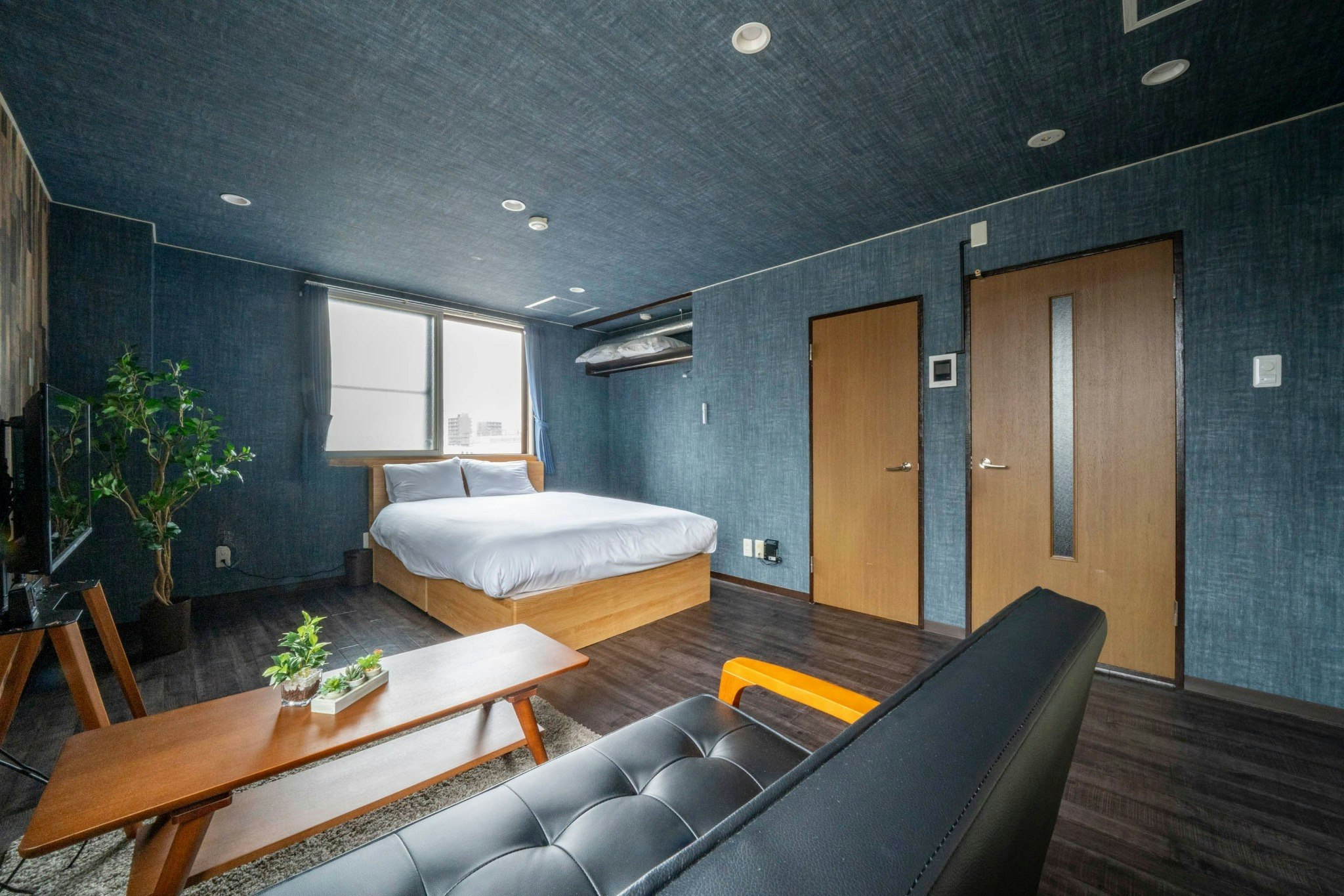 SILK COURT 403